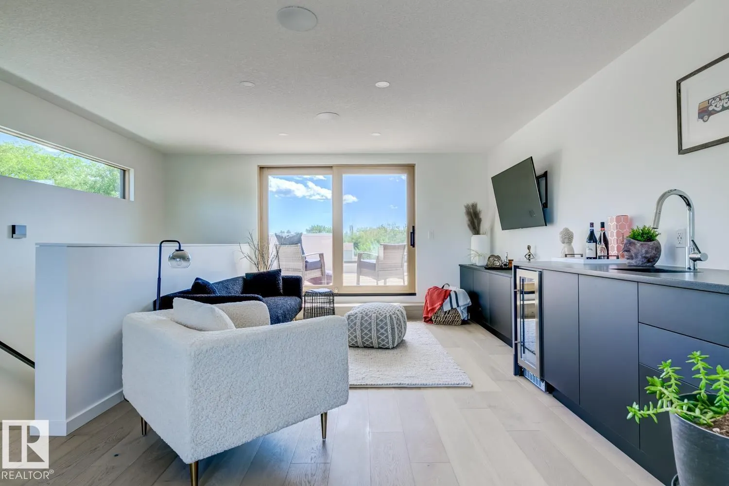 7616 83 AV NW