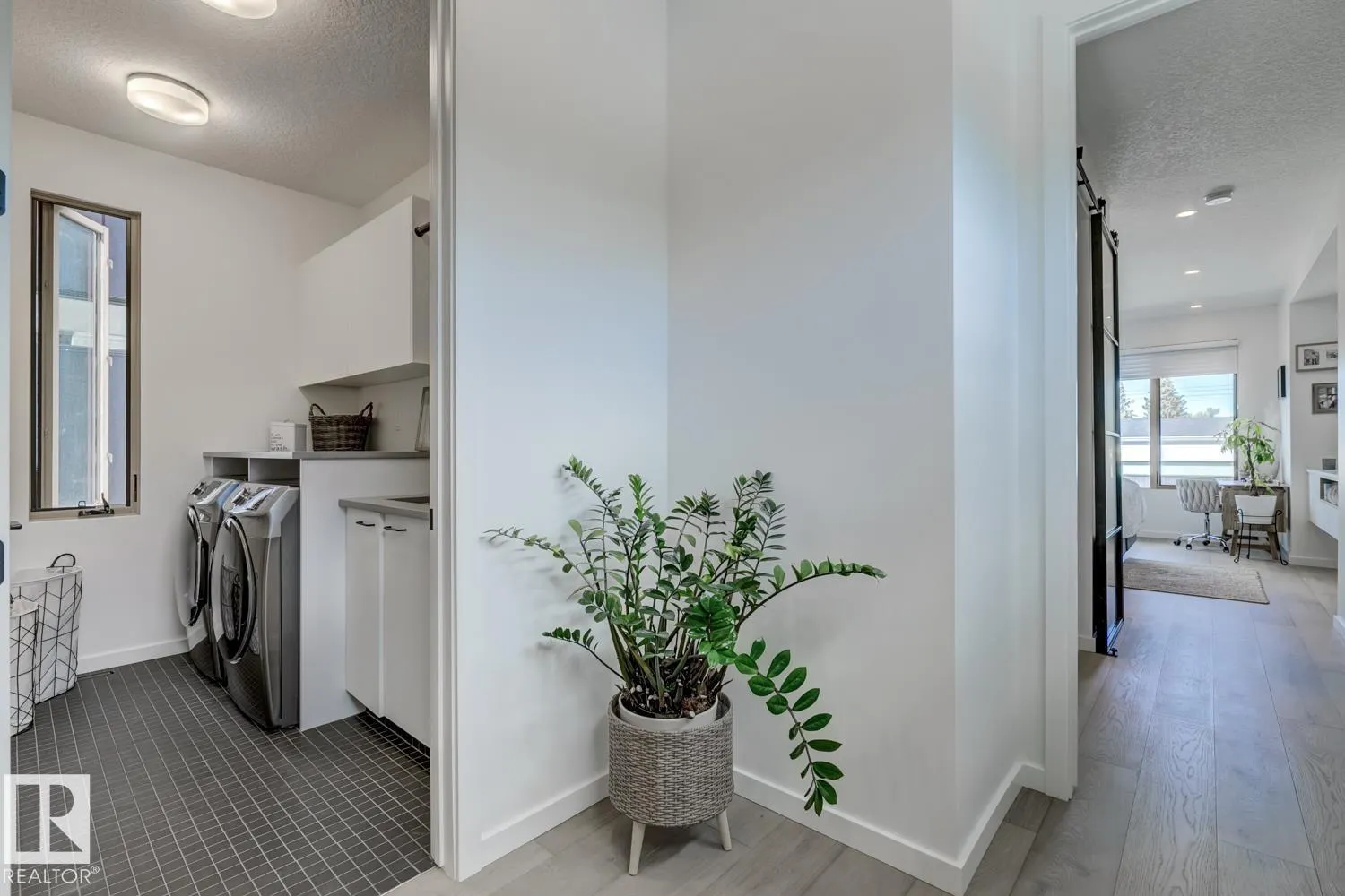 7616 83 AV NW
