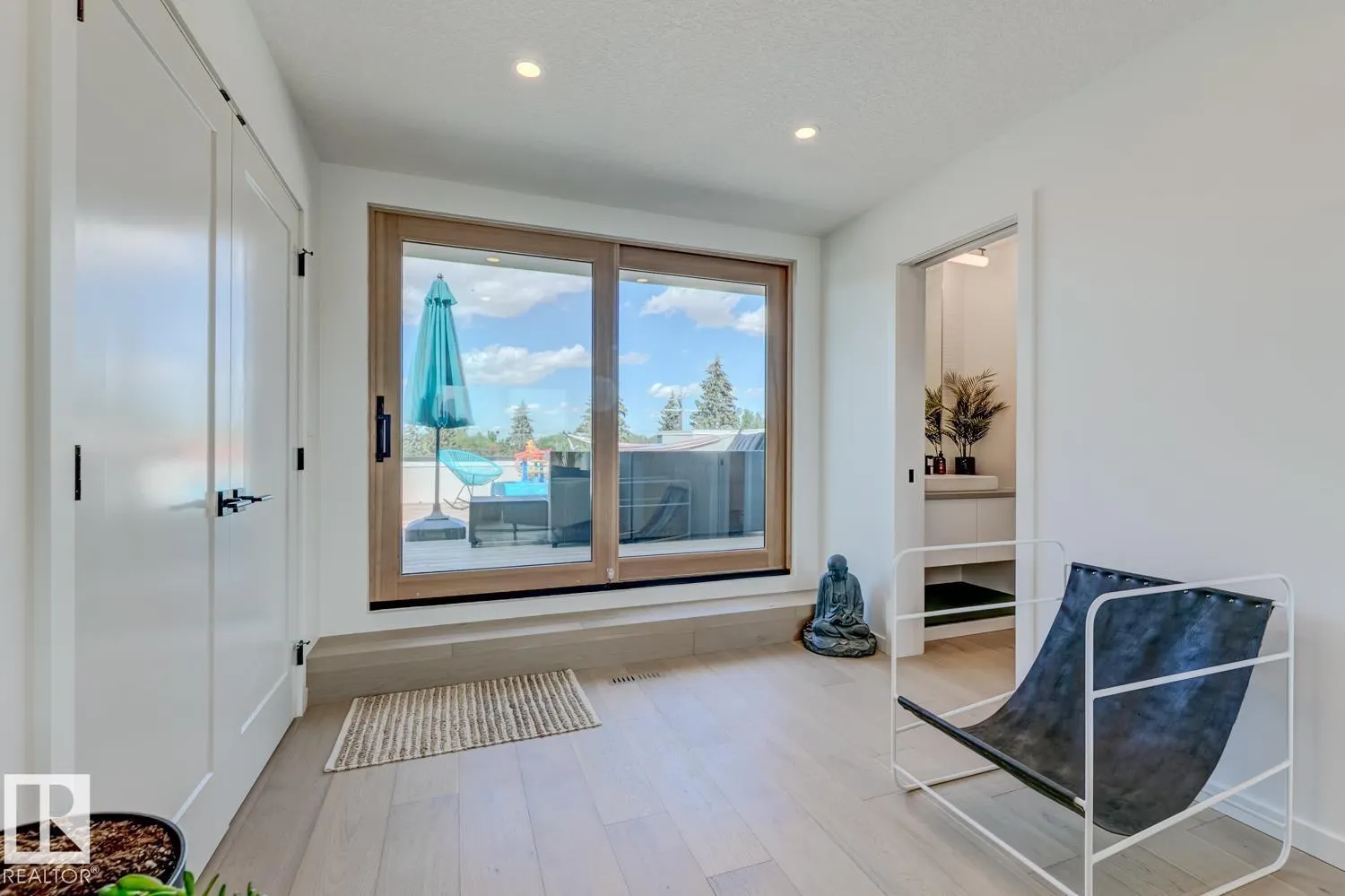 7616 83 AV NW