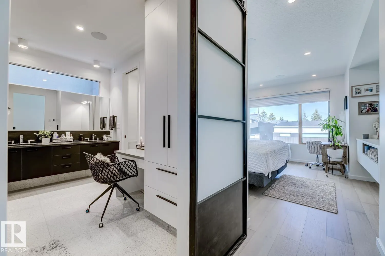7616 83 AV NW