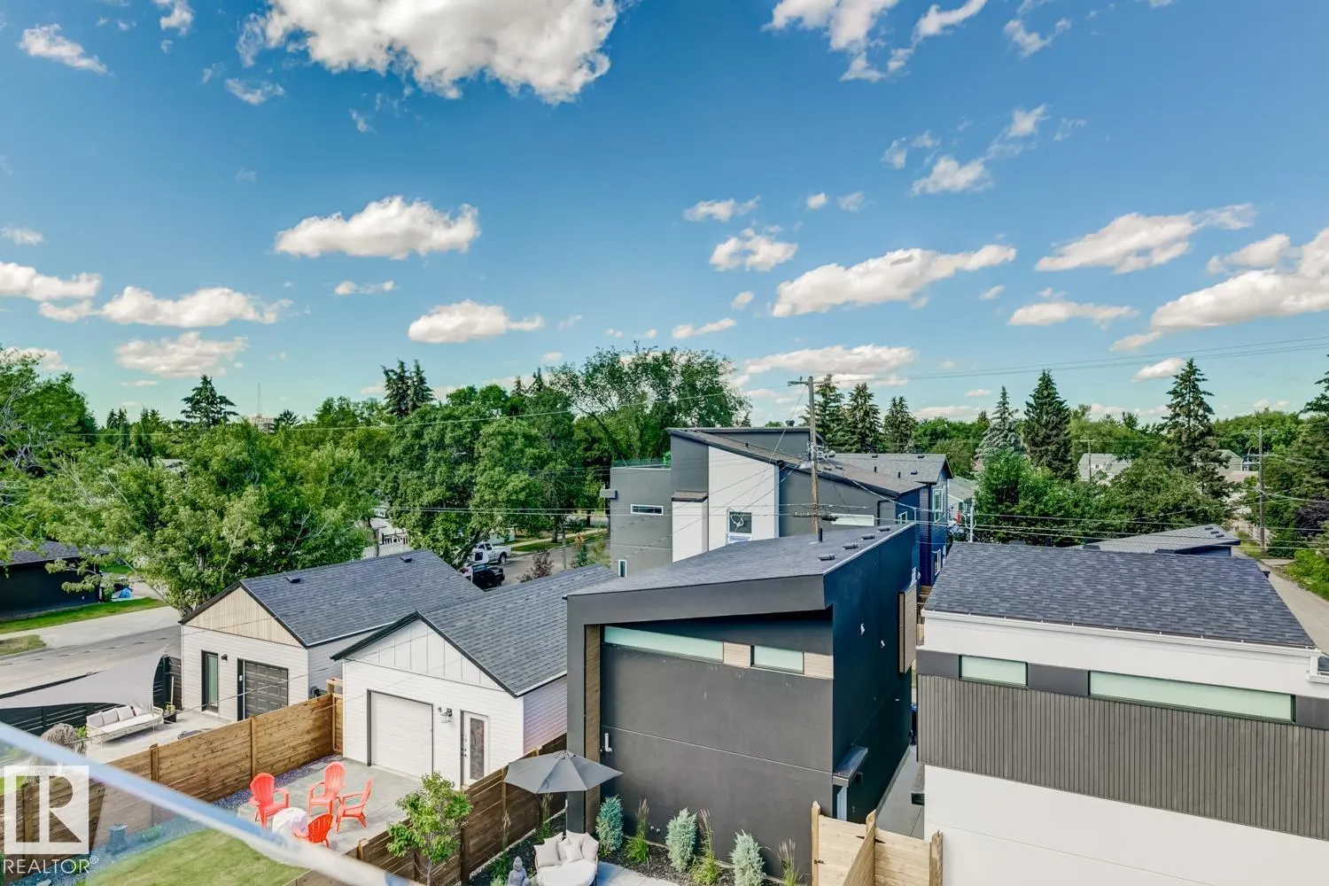 7616 83 AV NW