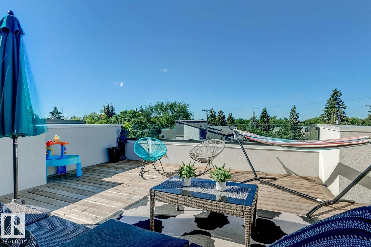 7616 83 AV NW