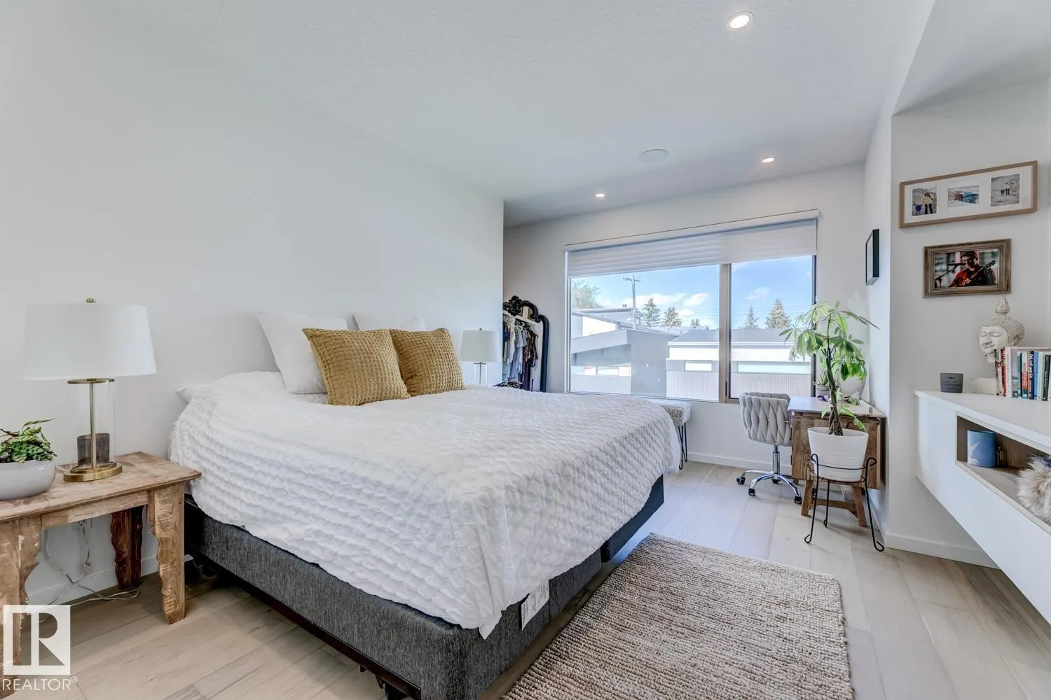 7616 83 AV NW