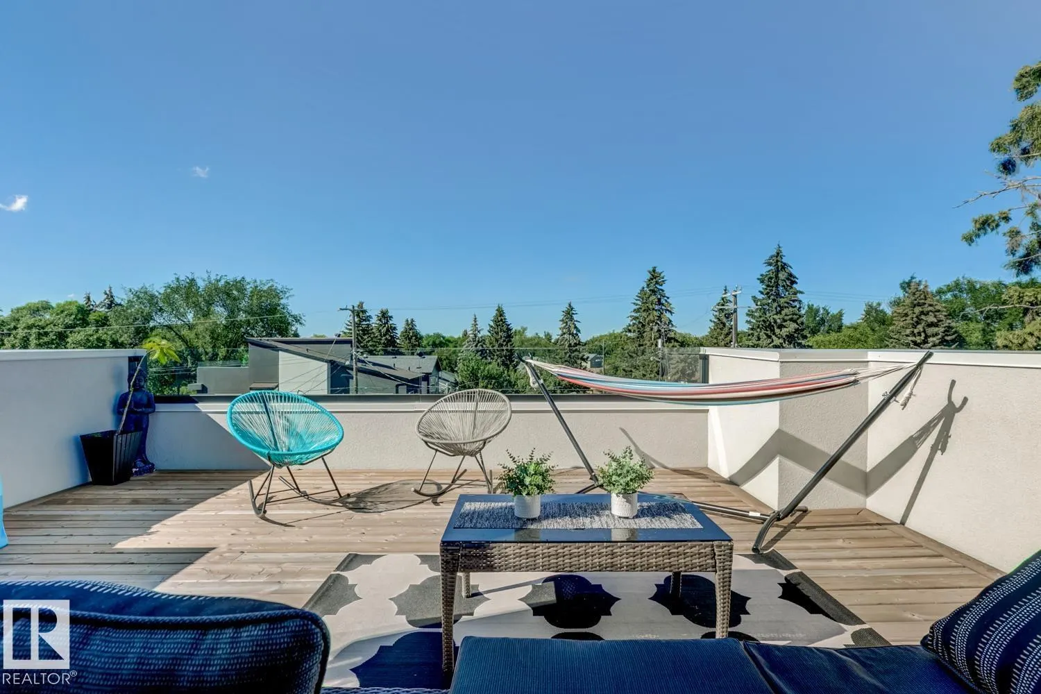 7616 83 AV NW
