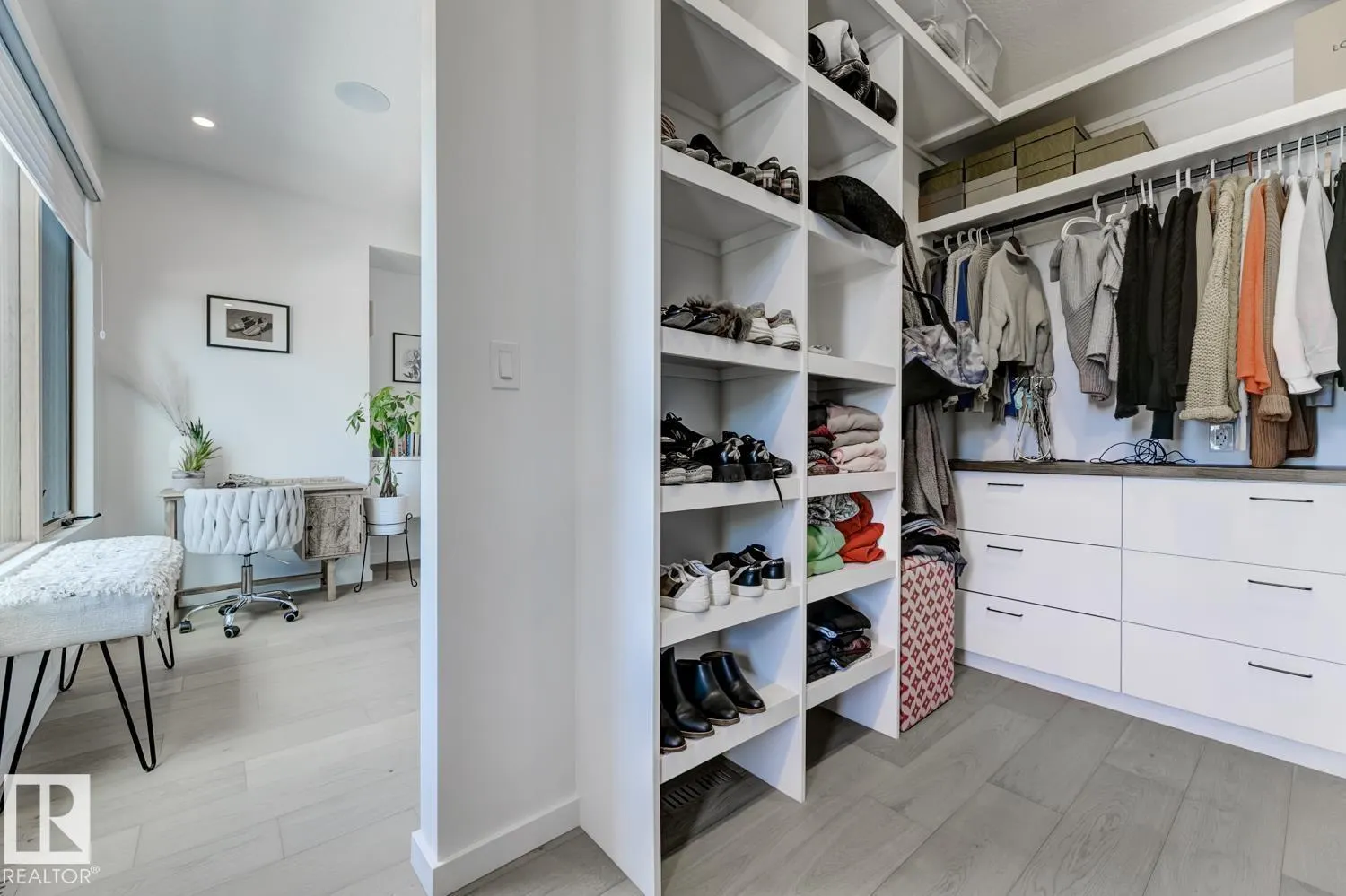 7616 83 AV NW
