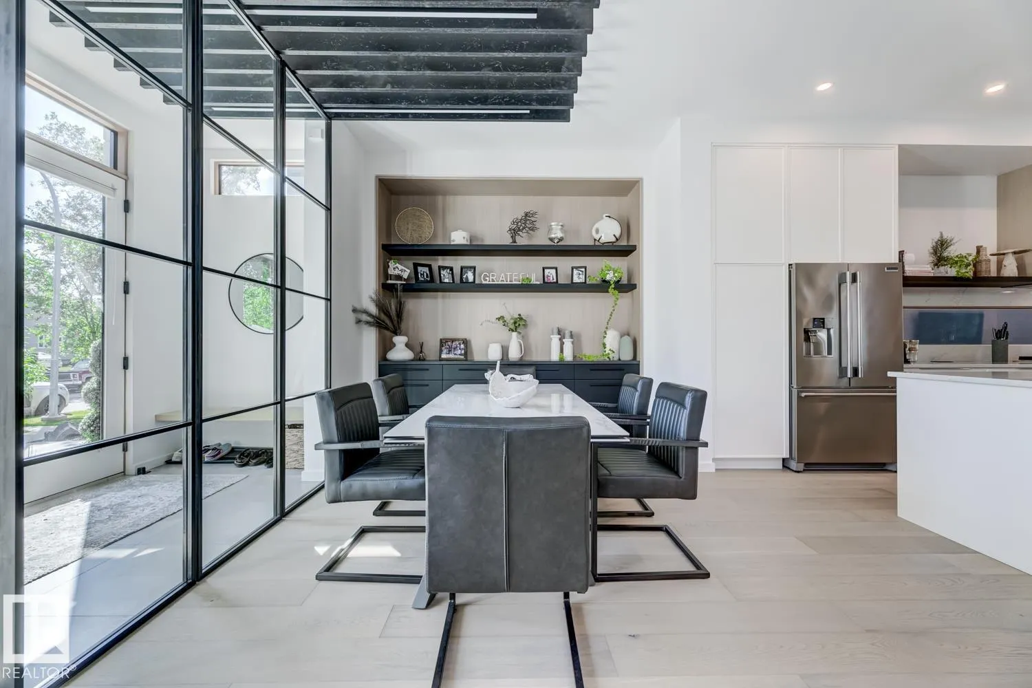 7616 83 AV NW
