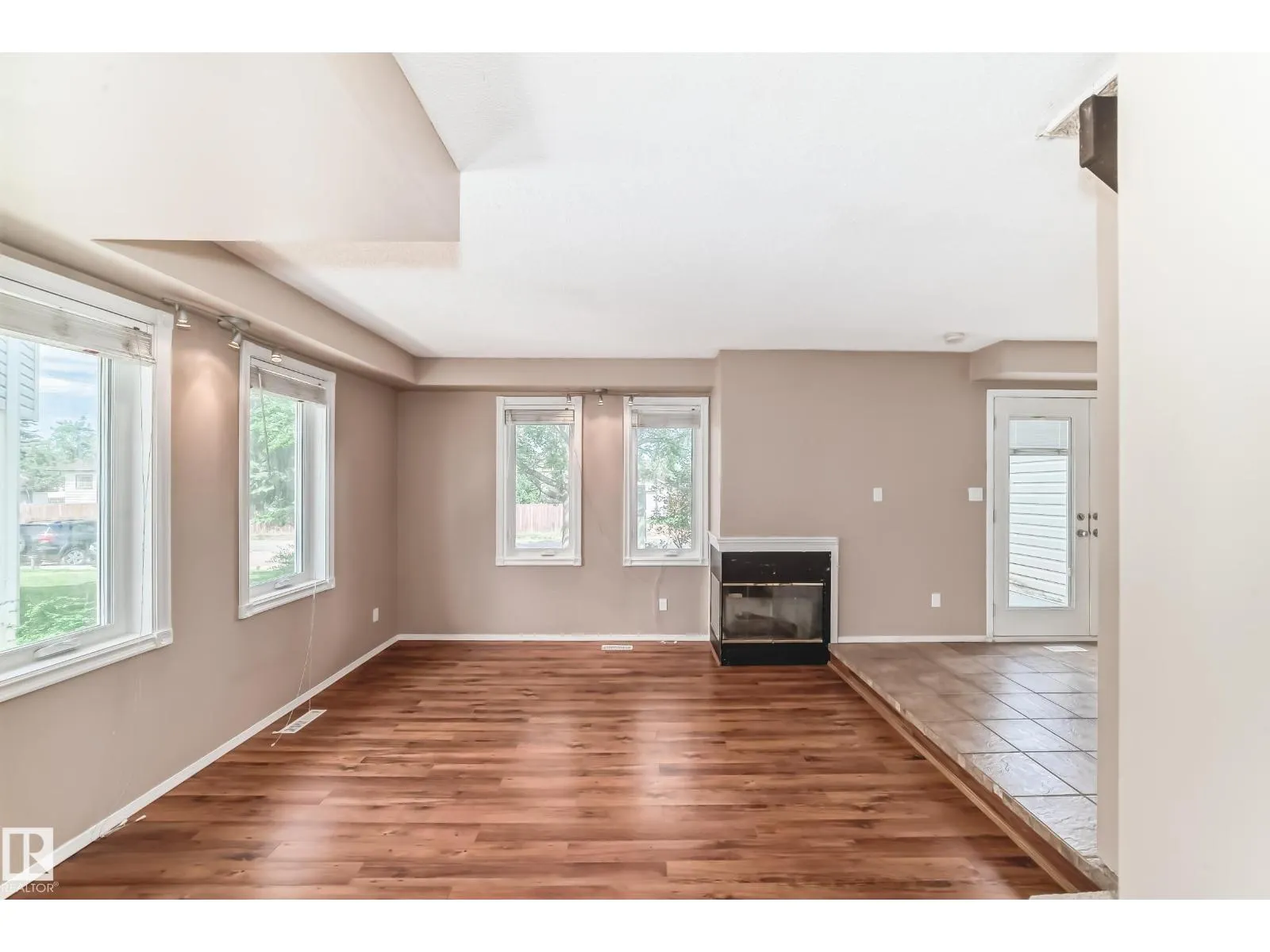 4506 20 AV NW