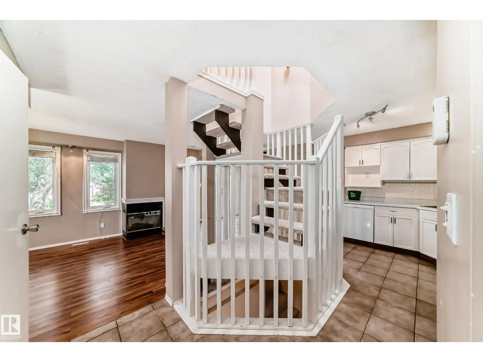 4506 20 AV NW