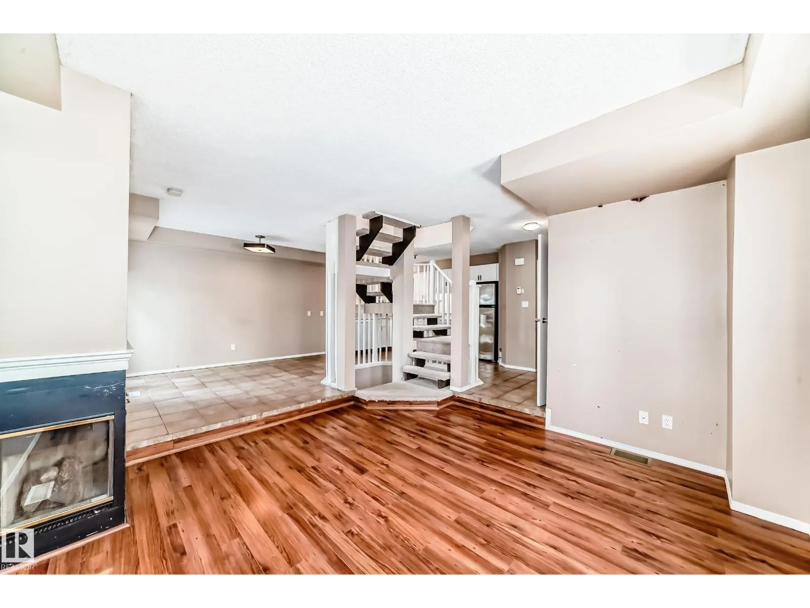 4506 20 AV NW