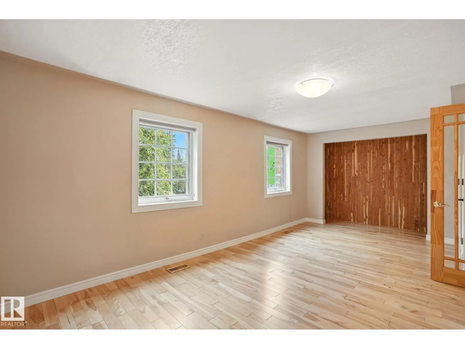 10416 126 ST NW