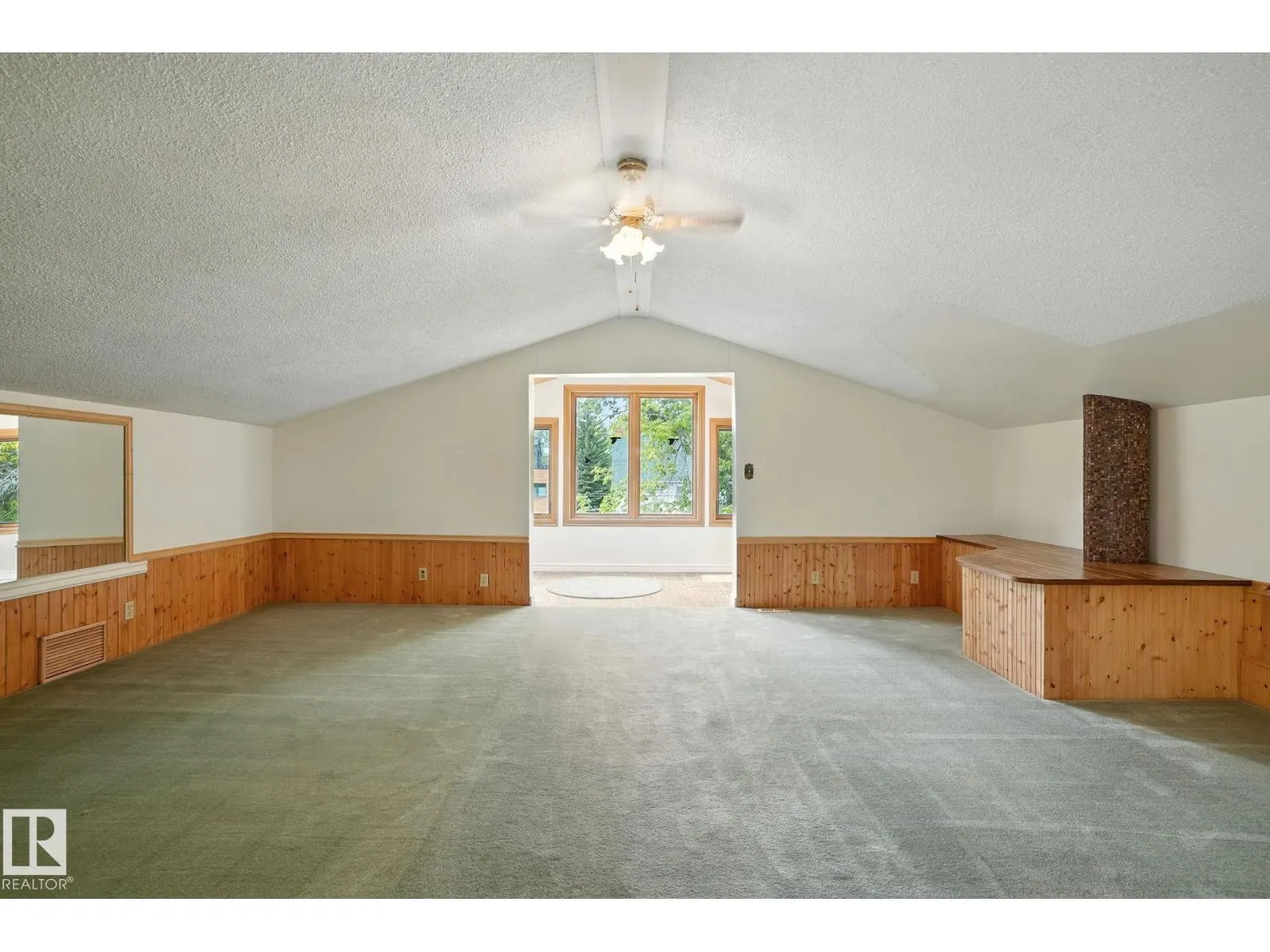 10416 126 ST NW