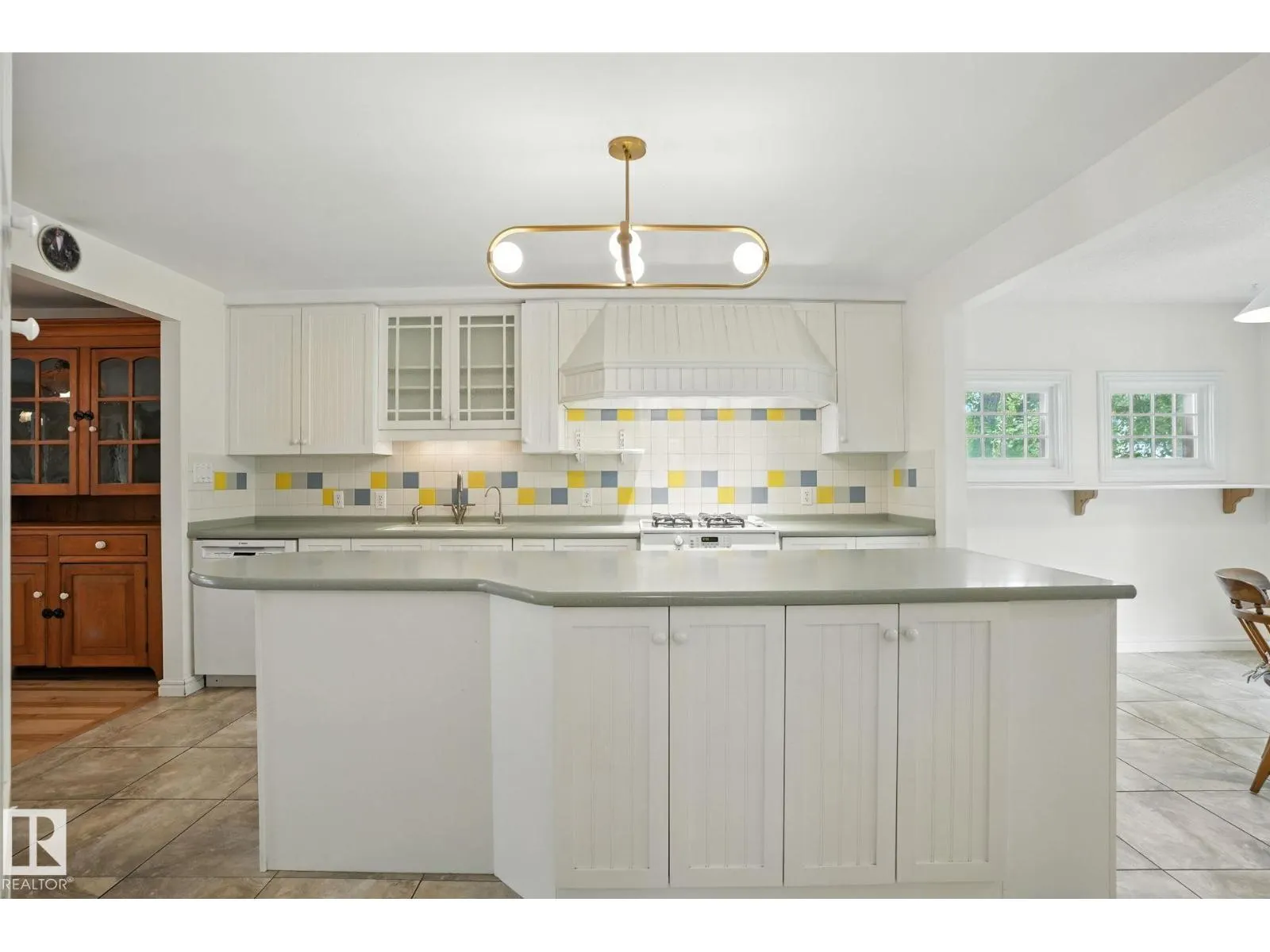 10416 126 ST NW