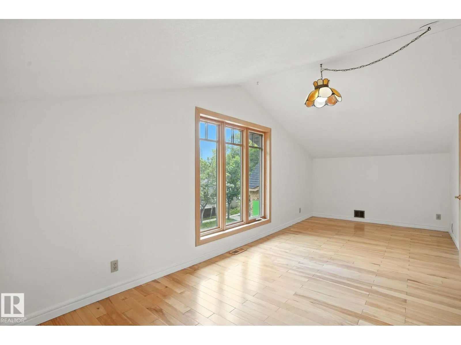 10416 126 ST NW