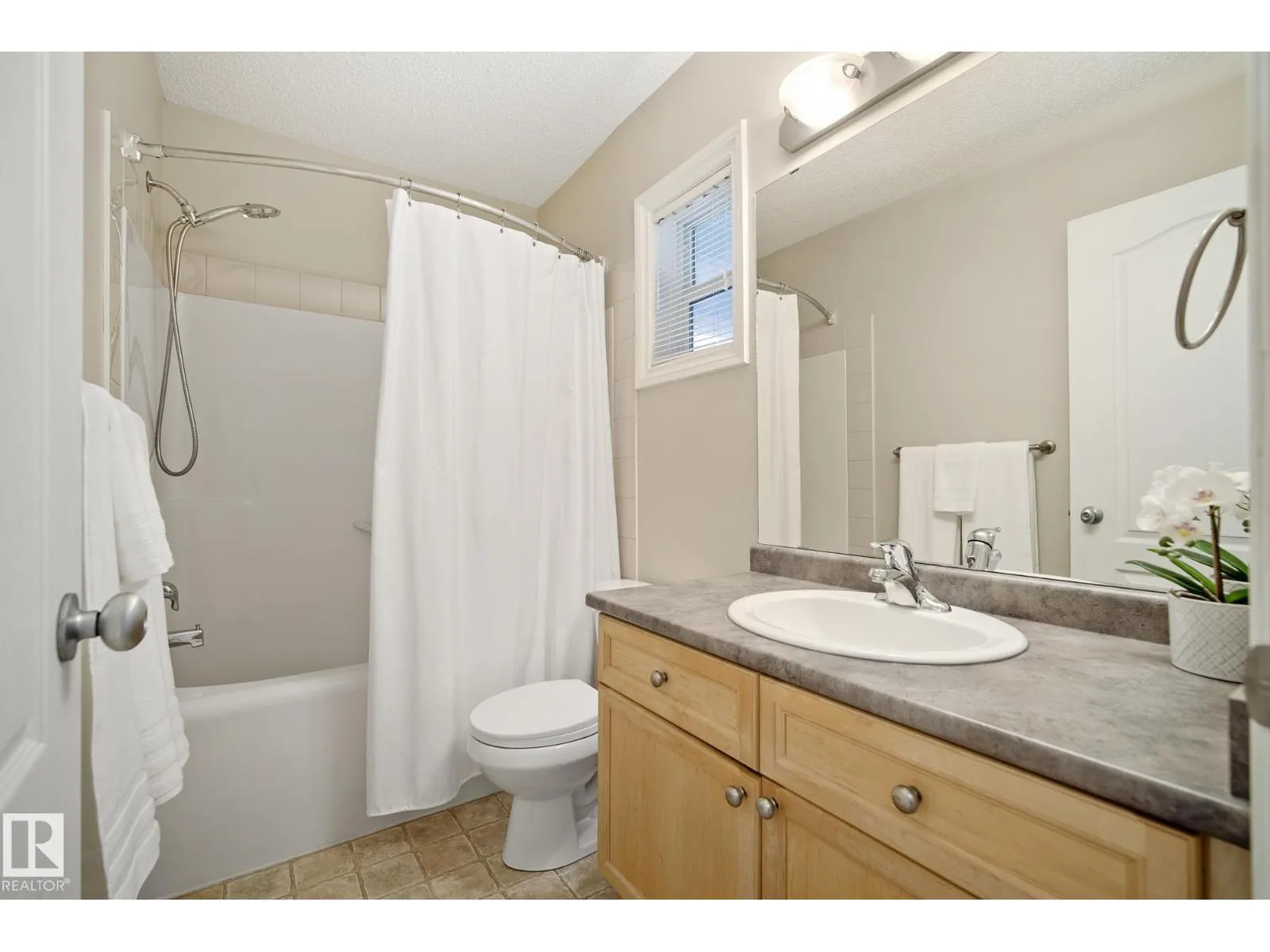 #79 12050 17 AV SW