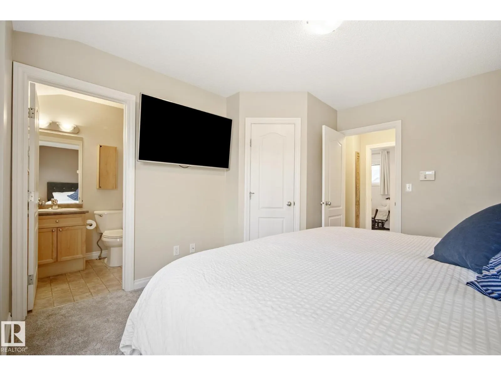#79 12050 17 AV SW