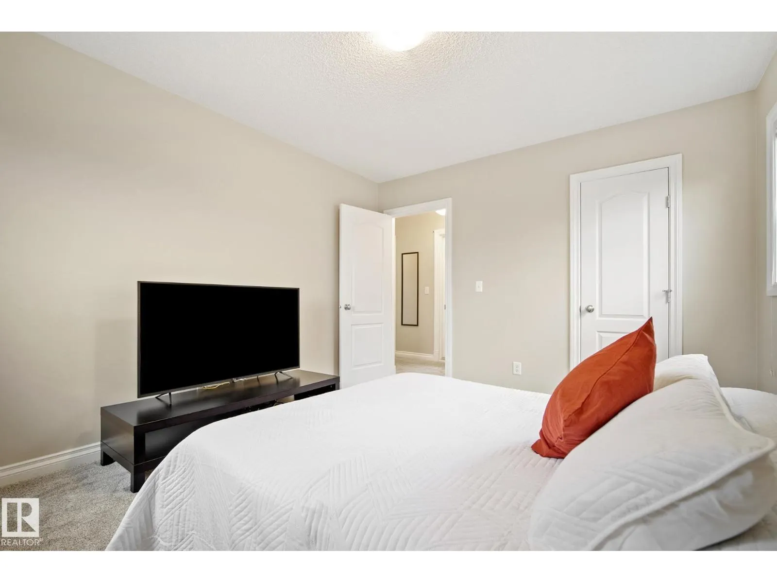 #79 12050 17 AV SW