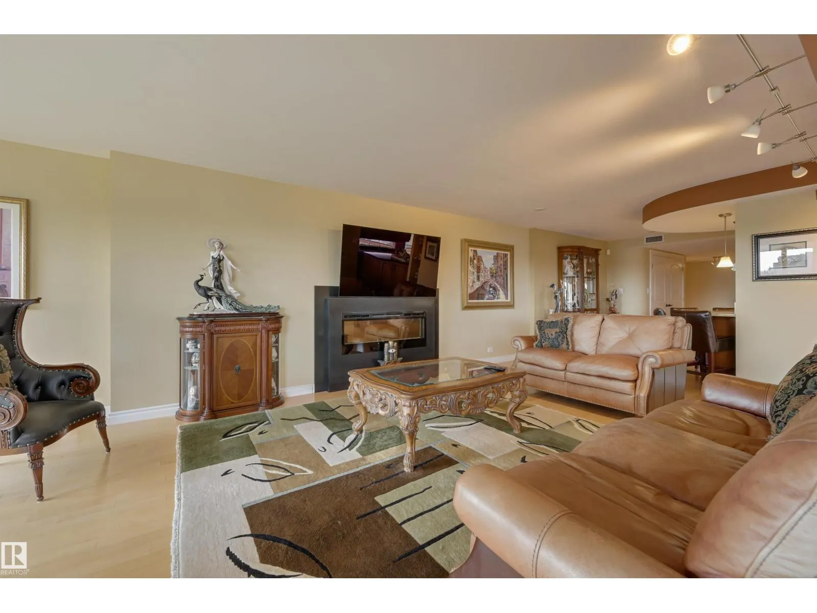 #1101 10010 119 ST NW
