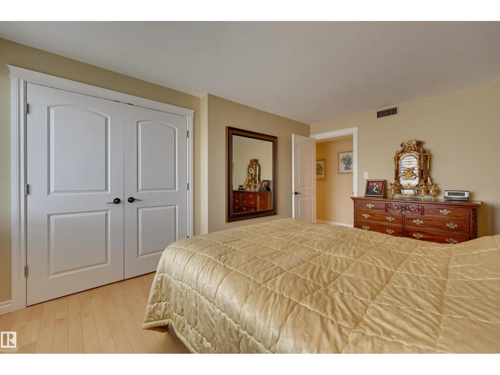 #1101 10010 119 ST NW