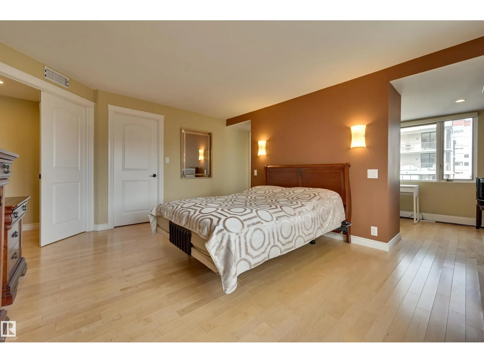 #1101 10010 119 ST NW