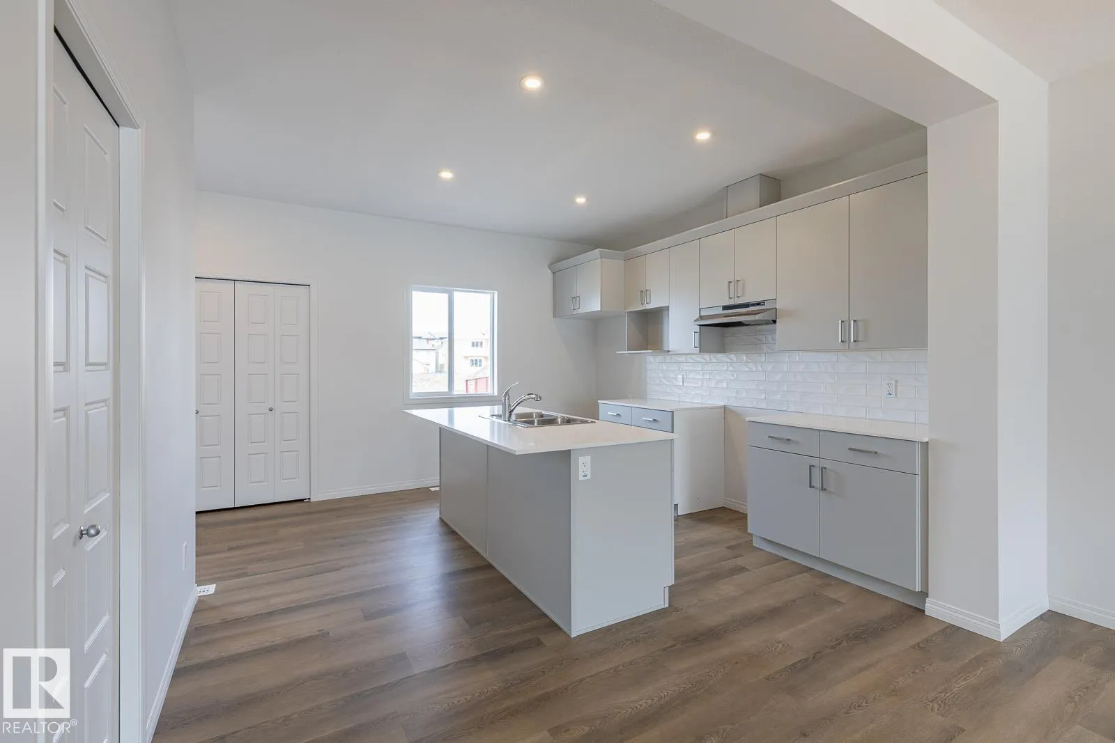 6258 175A AV NW