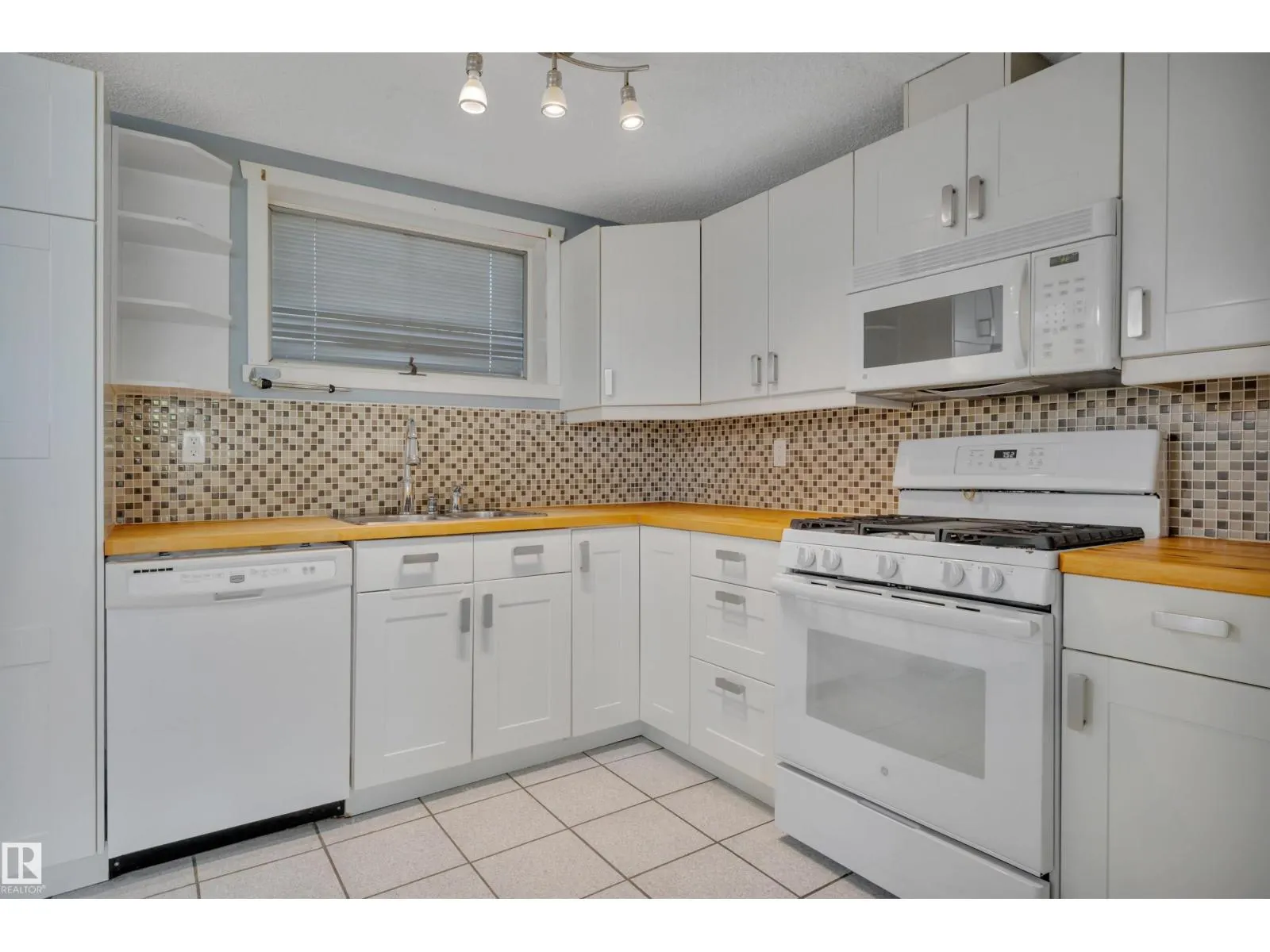 15020 83 ST NW