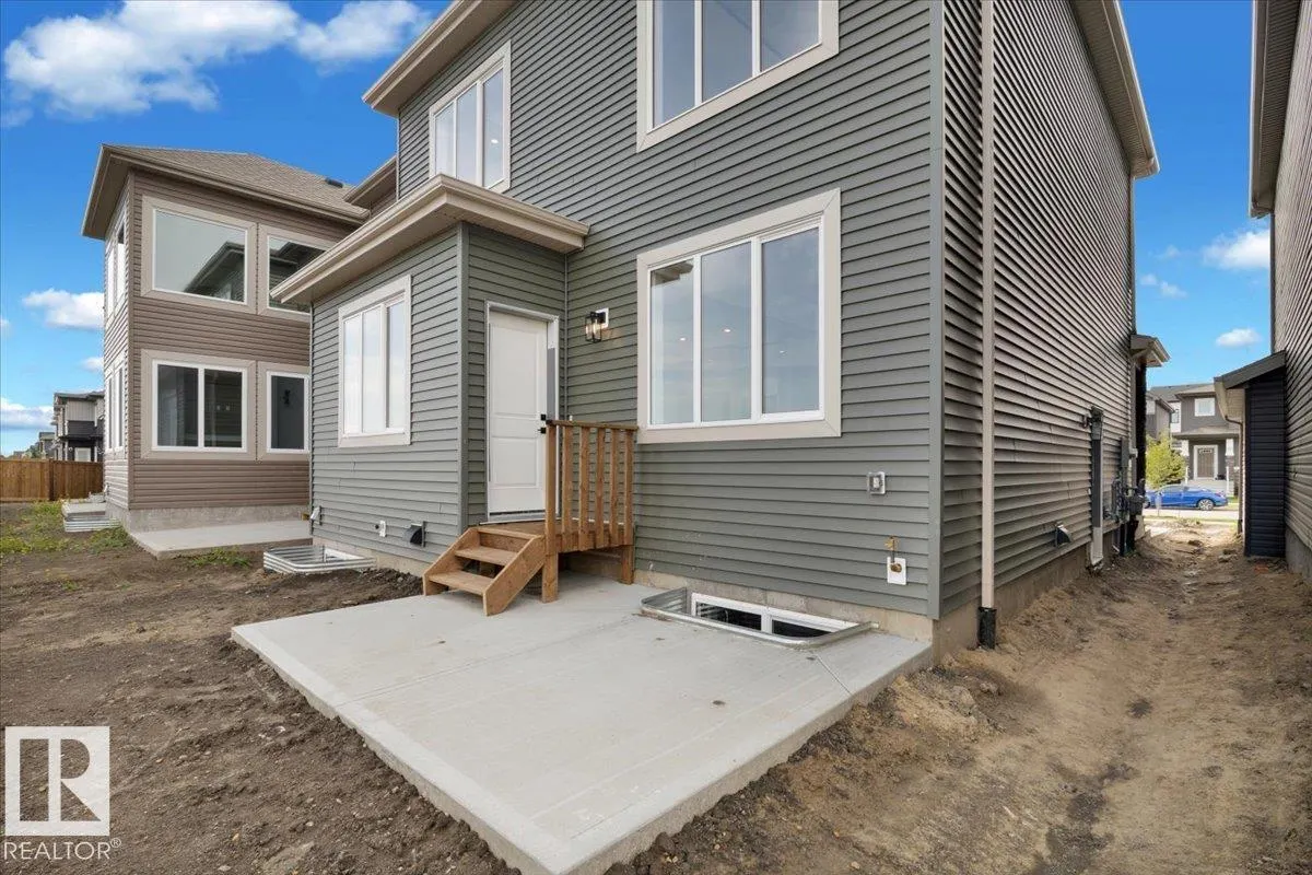 6 EDGEFIELD WY