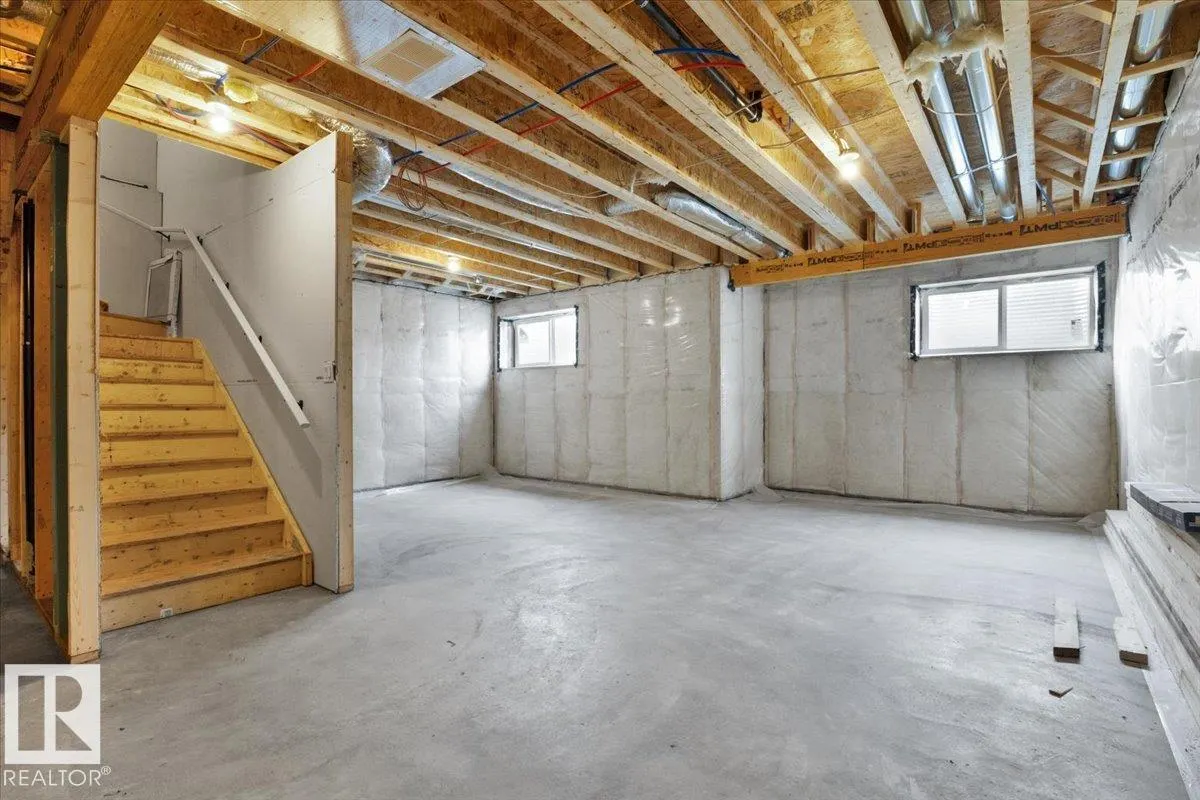 6 EDGEFIELD WY