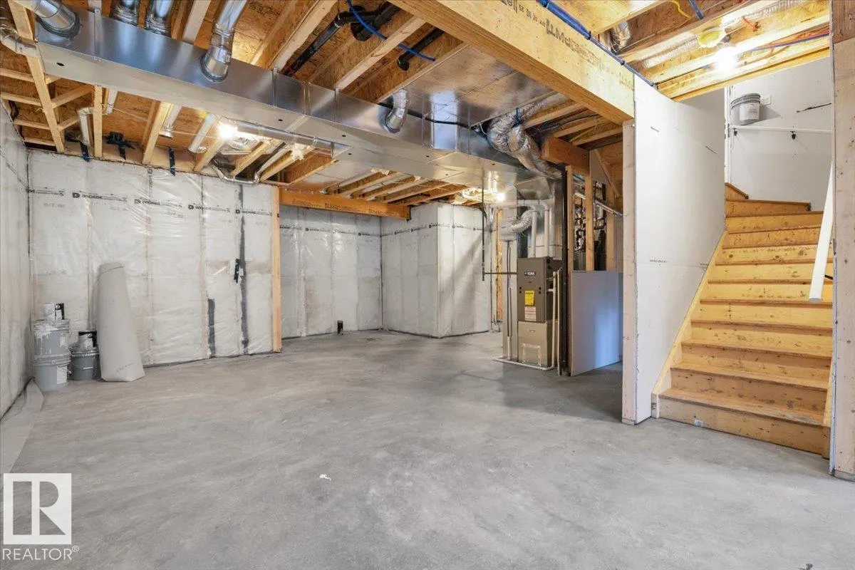 6 EDGEFIELD WY