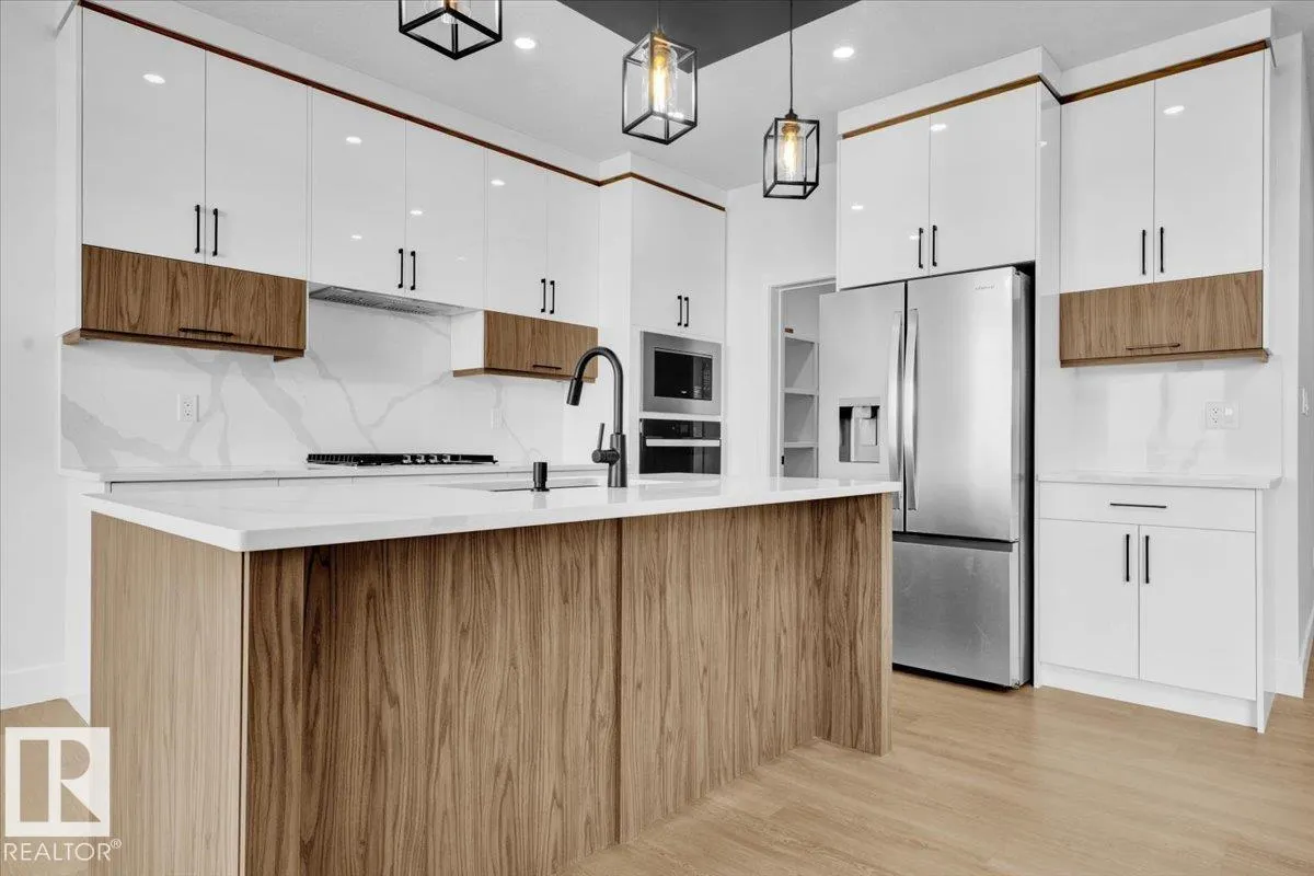 6 EDGEFIELD WY