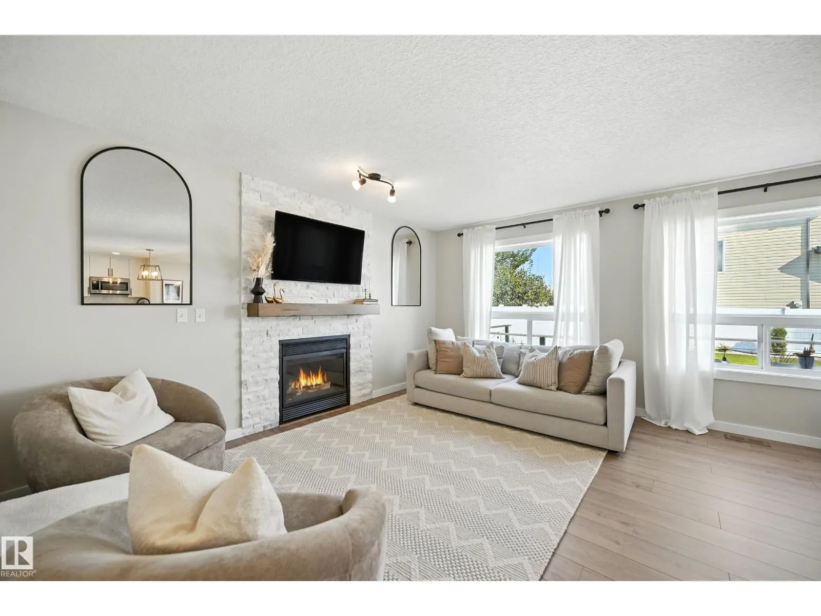 30 WESTWOOD LN