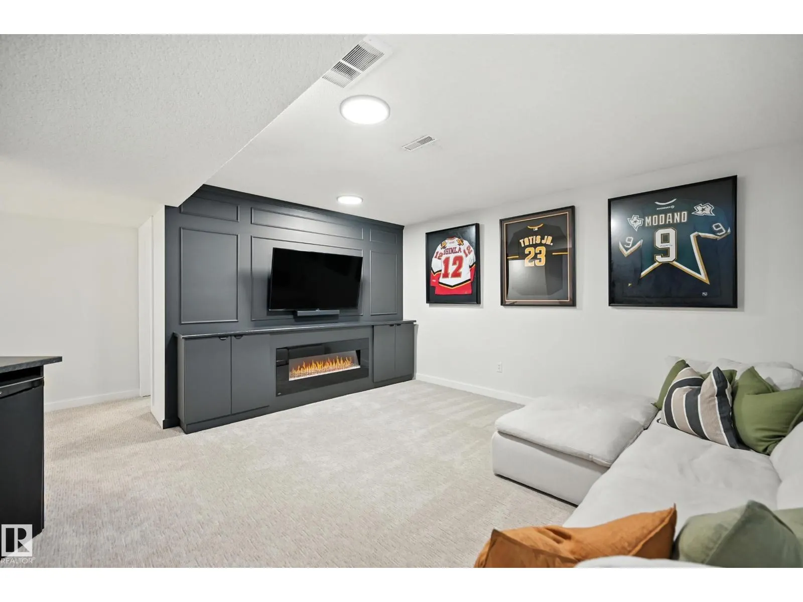 30 WESTWOOD LN
