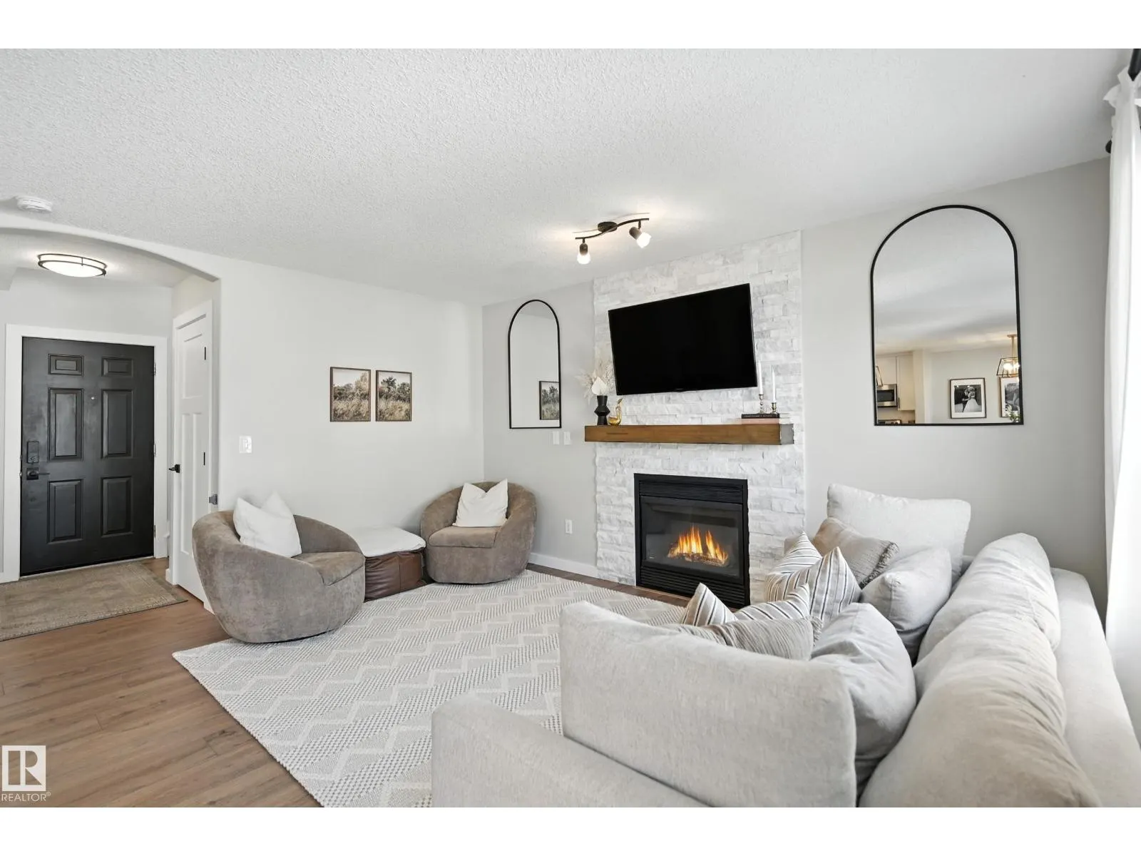 30 WESTWOOD LN