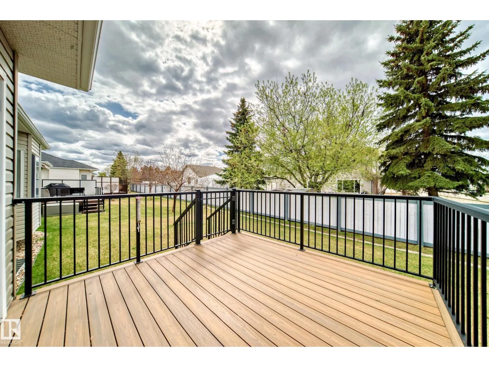 1 LONGVIEW CR