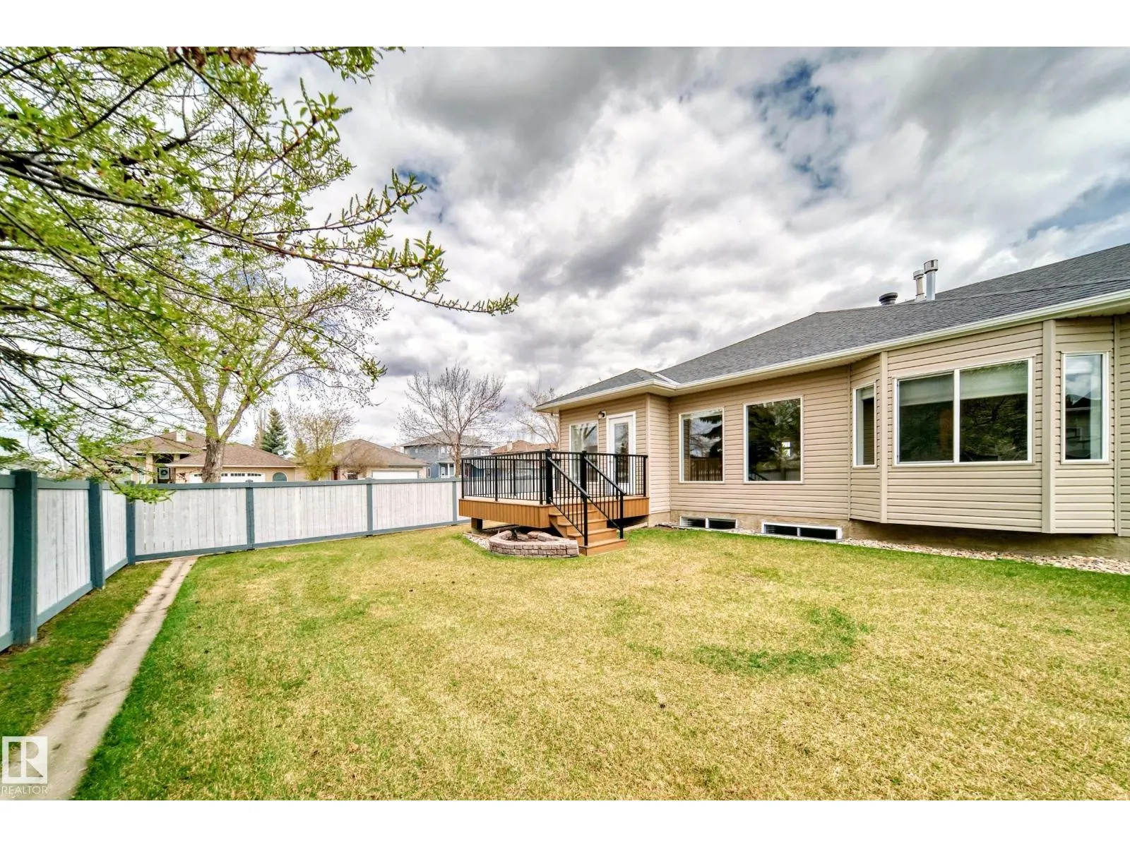 1 LONGVIEW CR