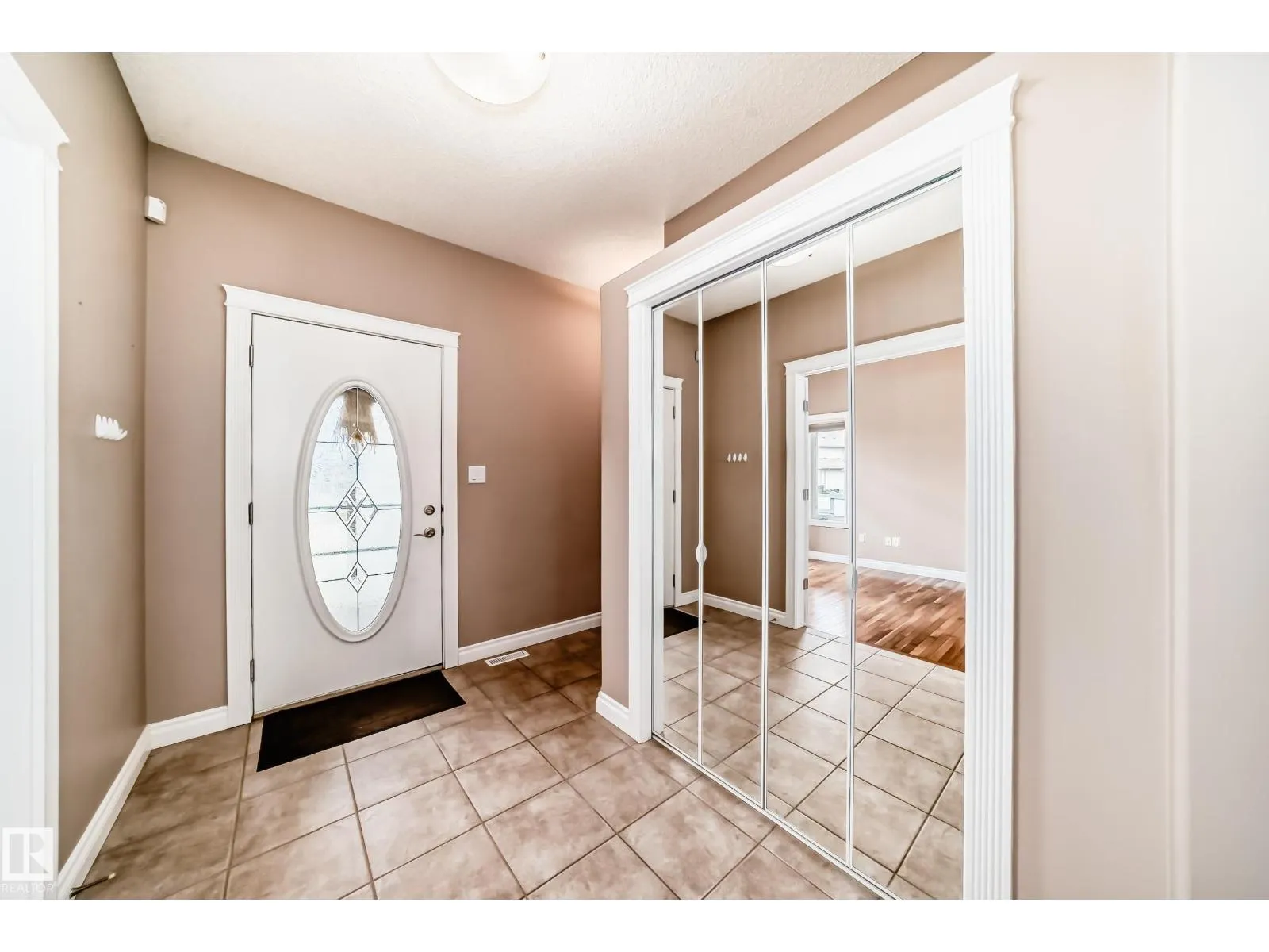 1 LONGVIEW CR