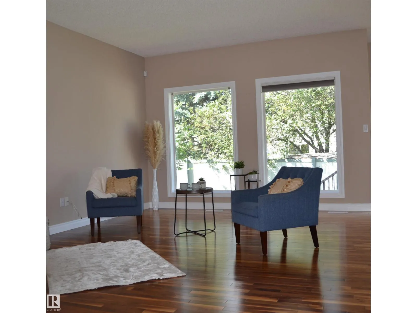 1 LONGVIEW CR