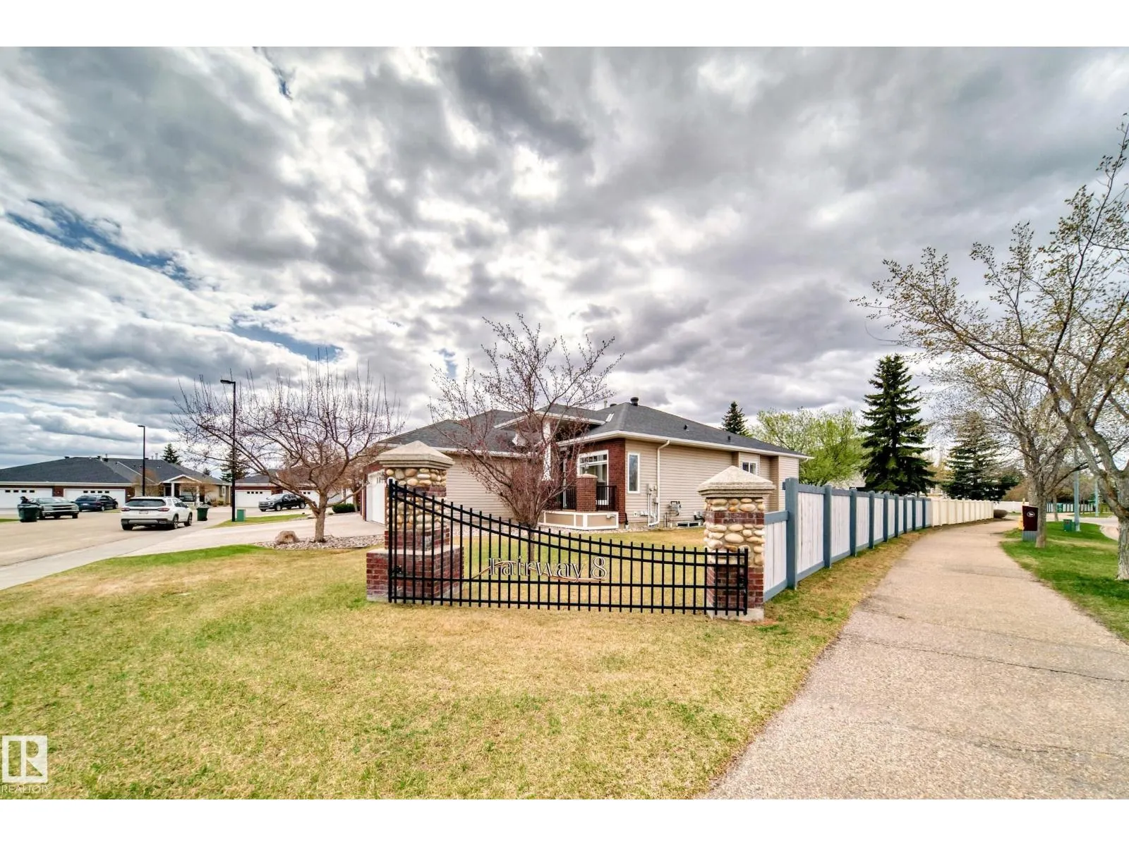 1 LONGVIEW CR