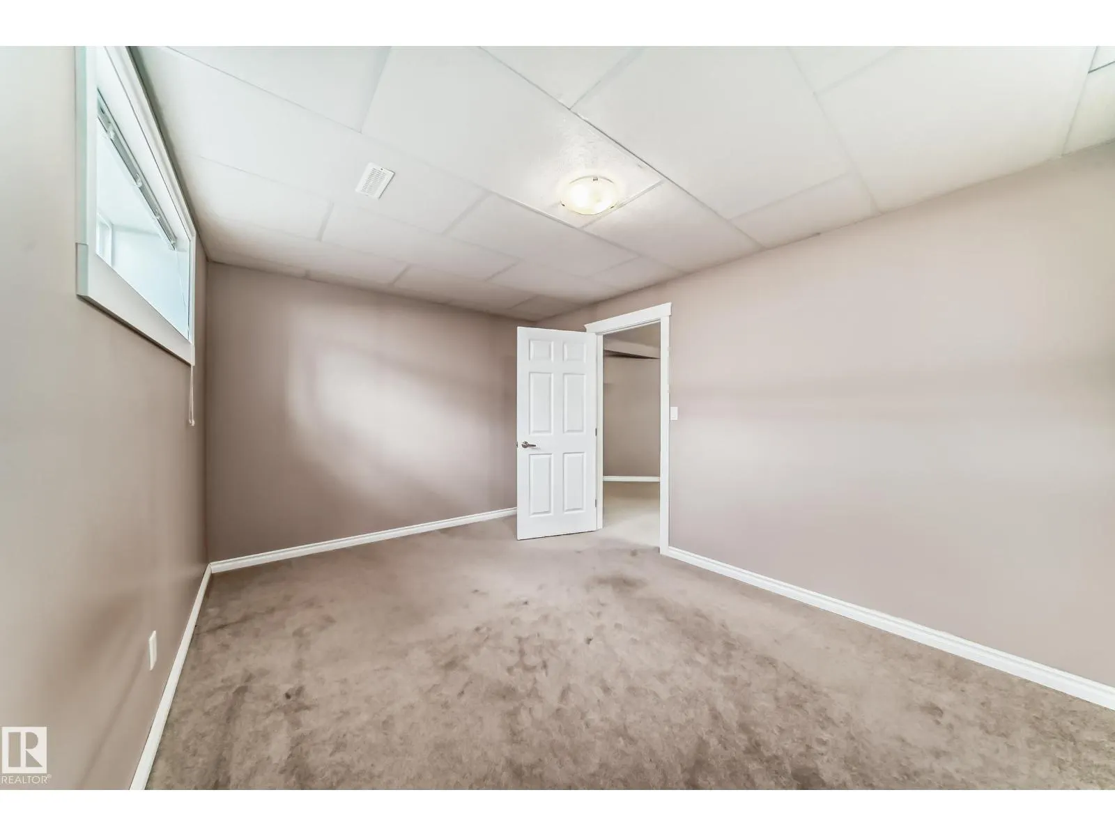 1 LONGVIEW CR