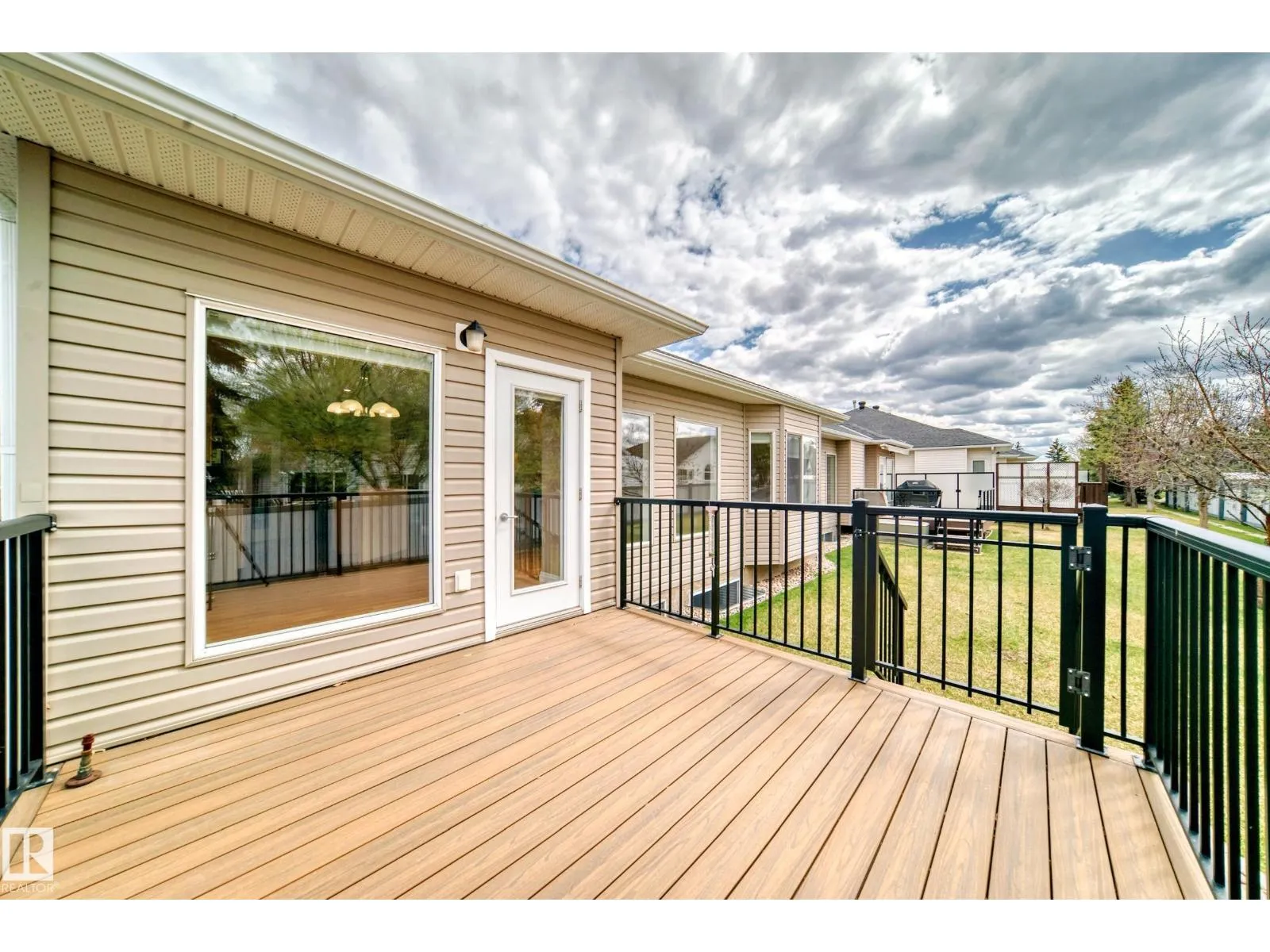 1 LONGVIEW CR