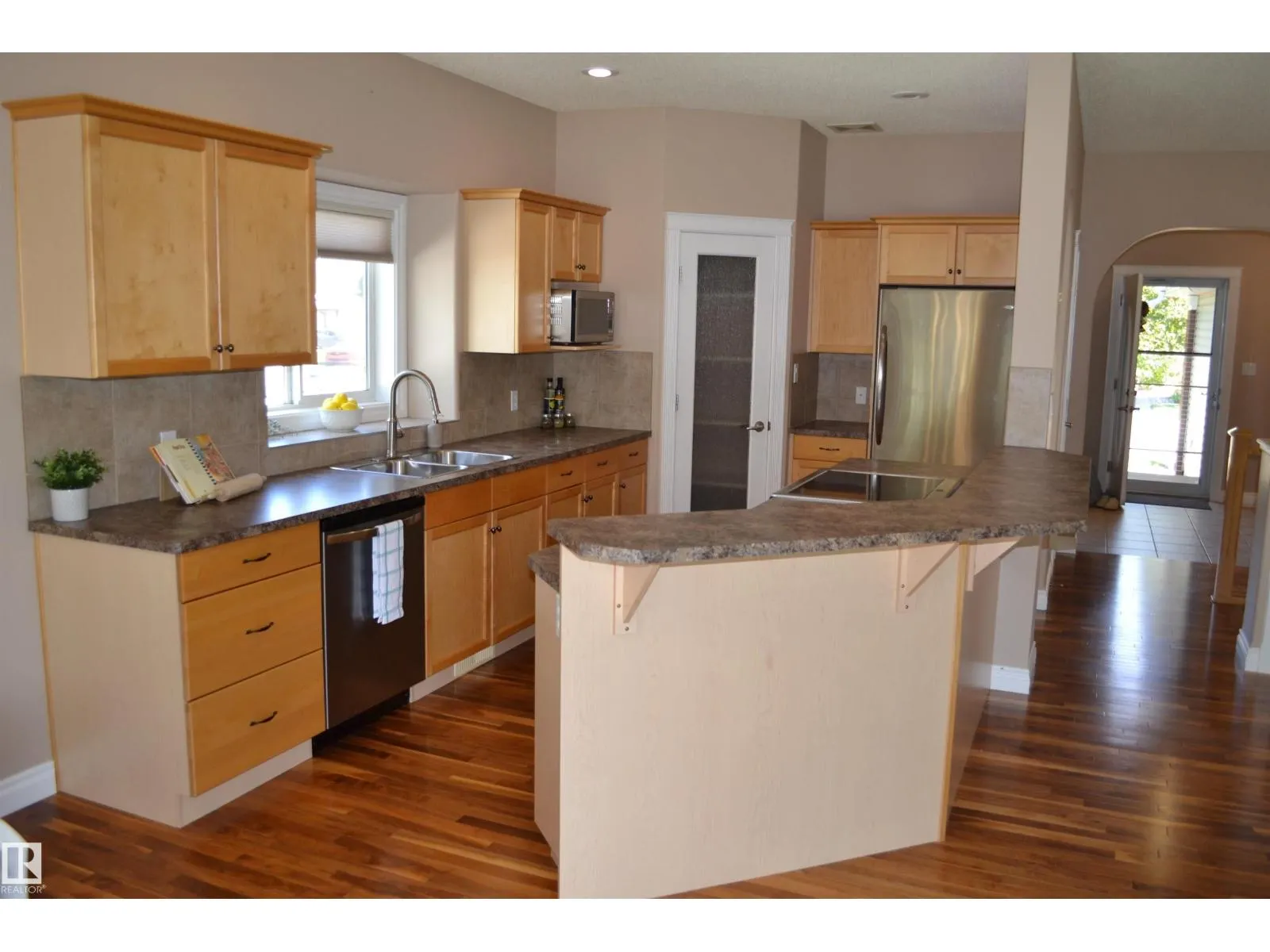 1 LONGVIEW CR