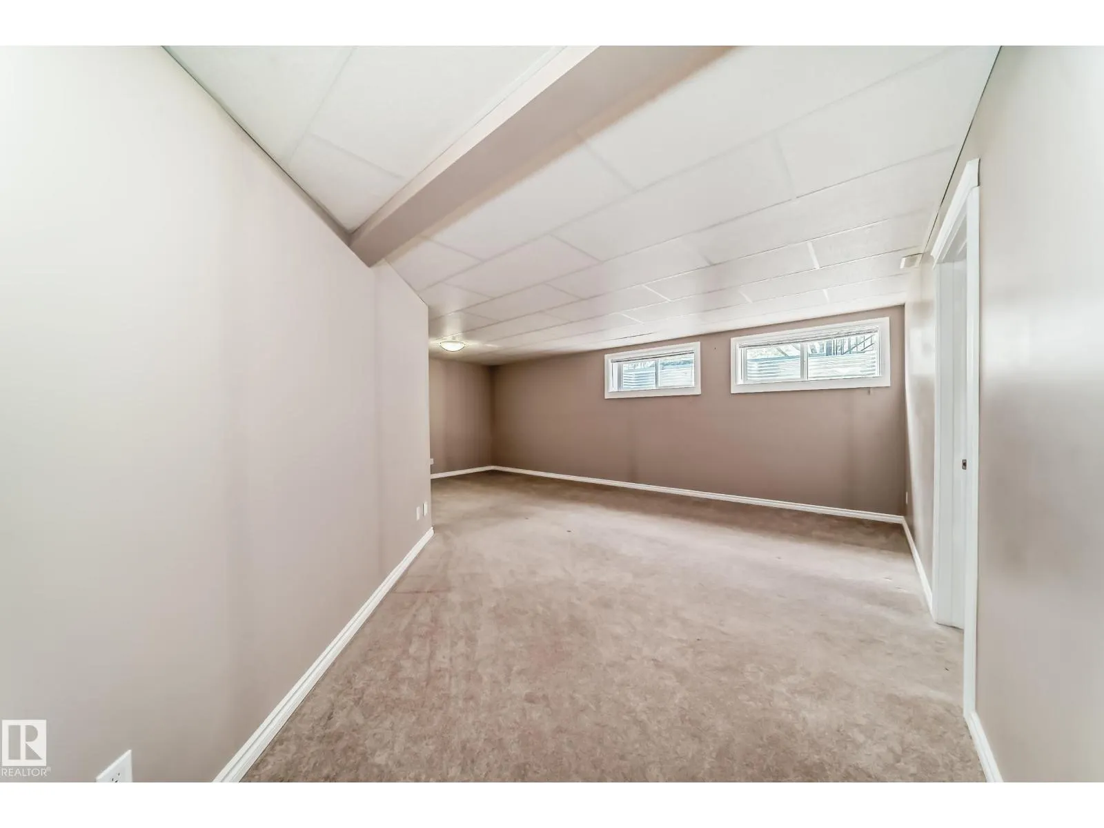 1 LONGVIEW CR