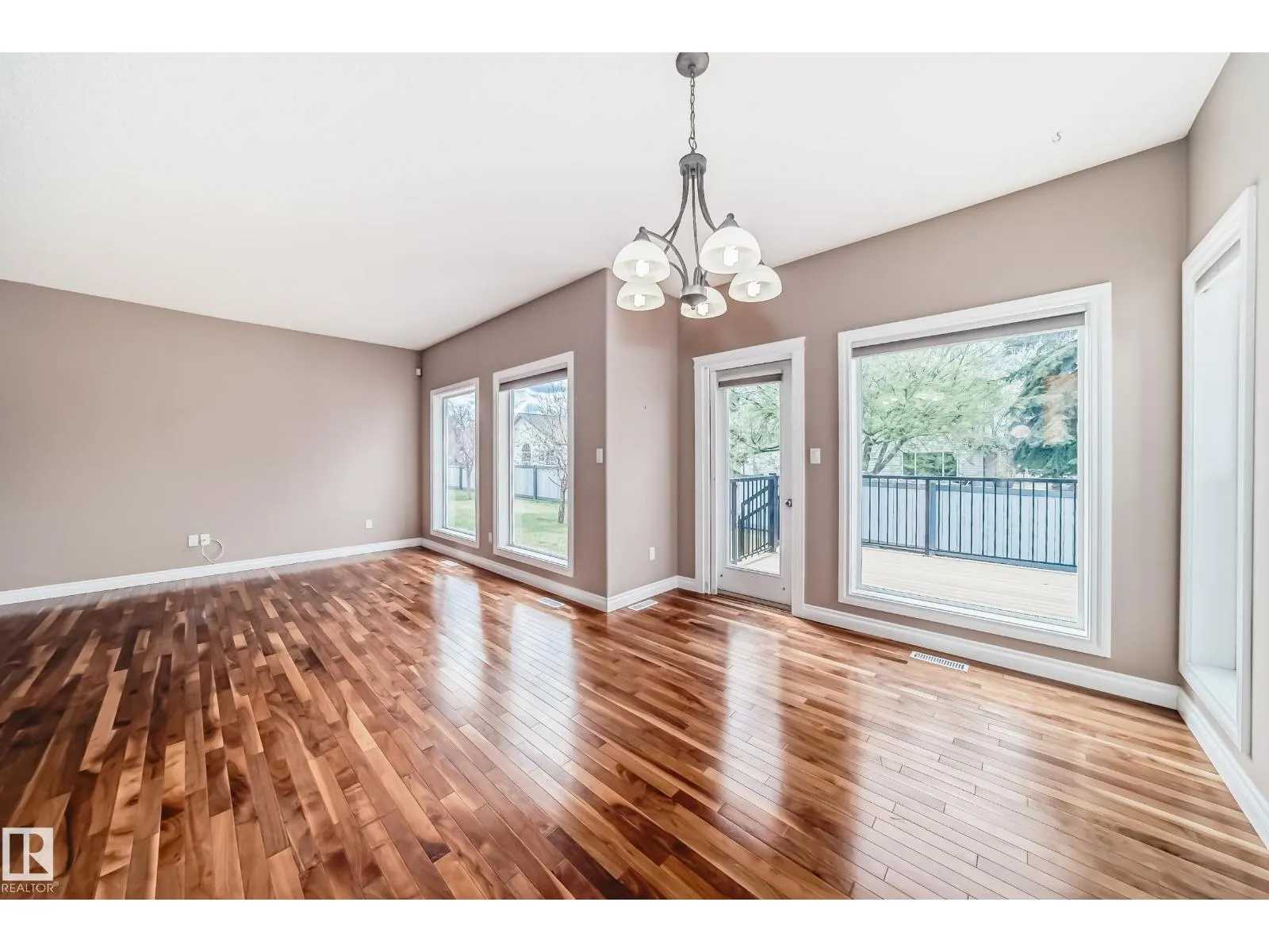 1 LONGVIEW CR
