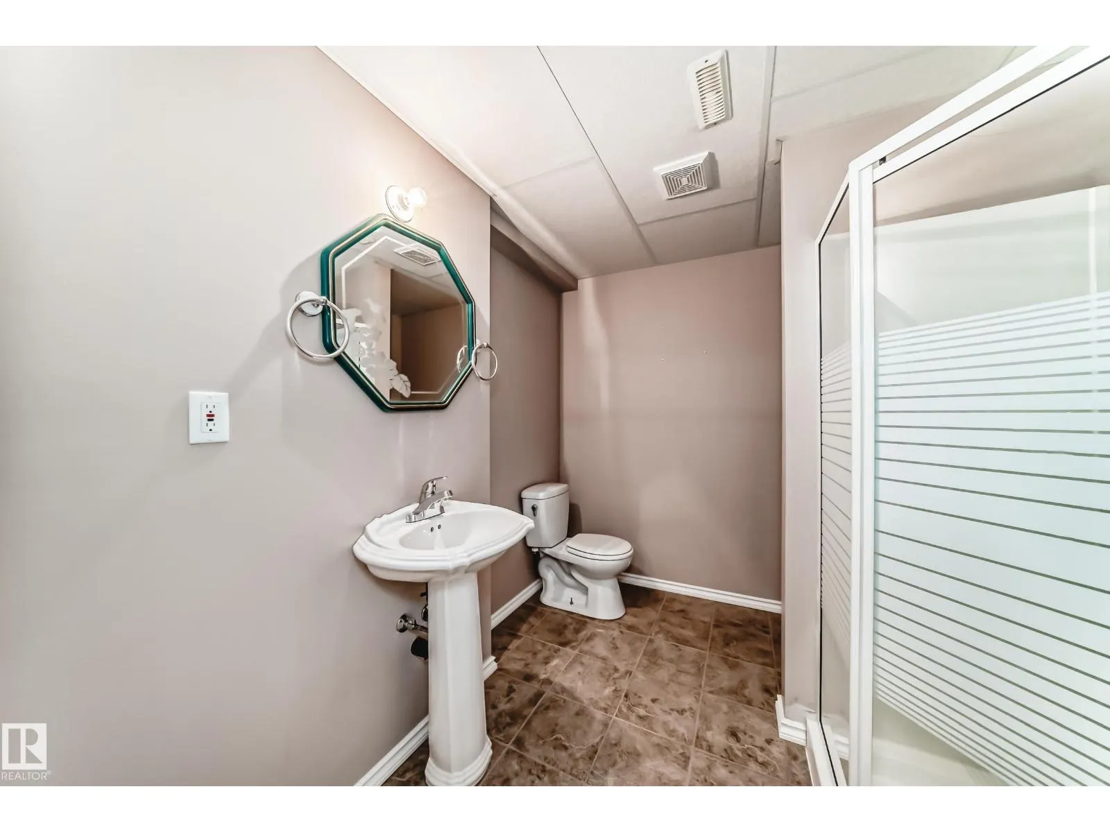 1 LONGVIEW CR