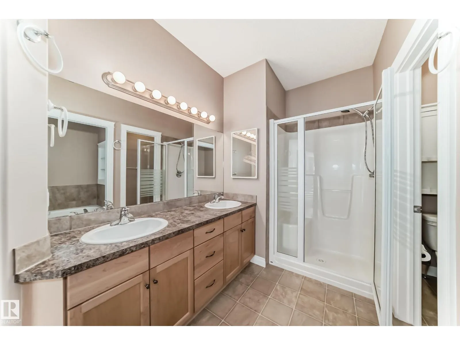 1 LONGVIEW CR