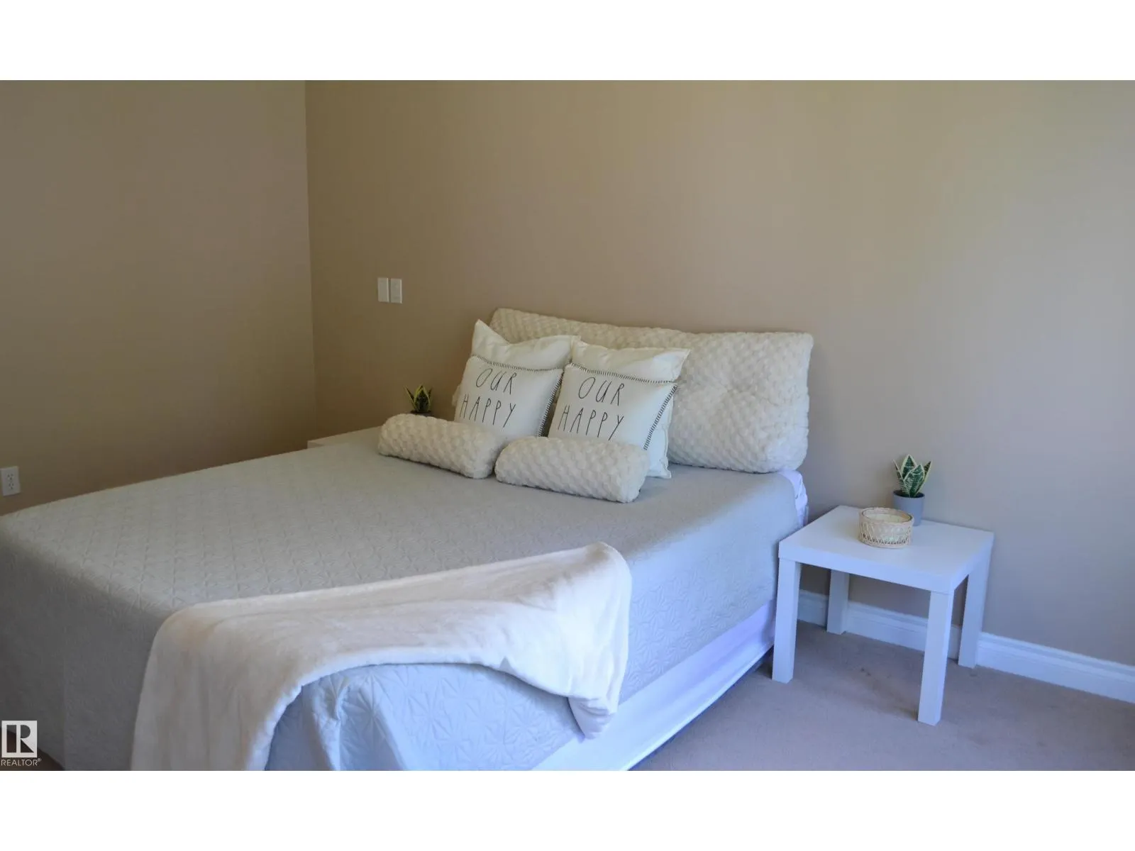 1 LONGVIEW CR