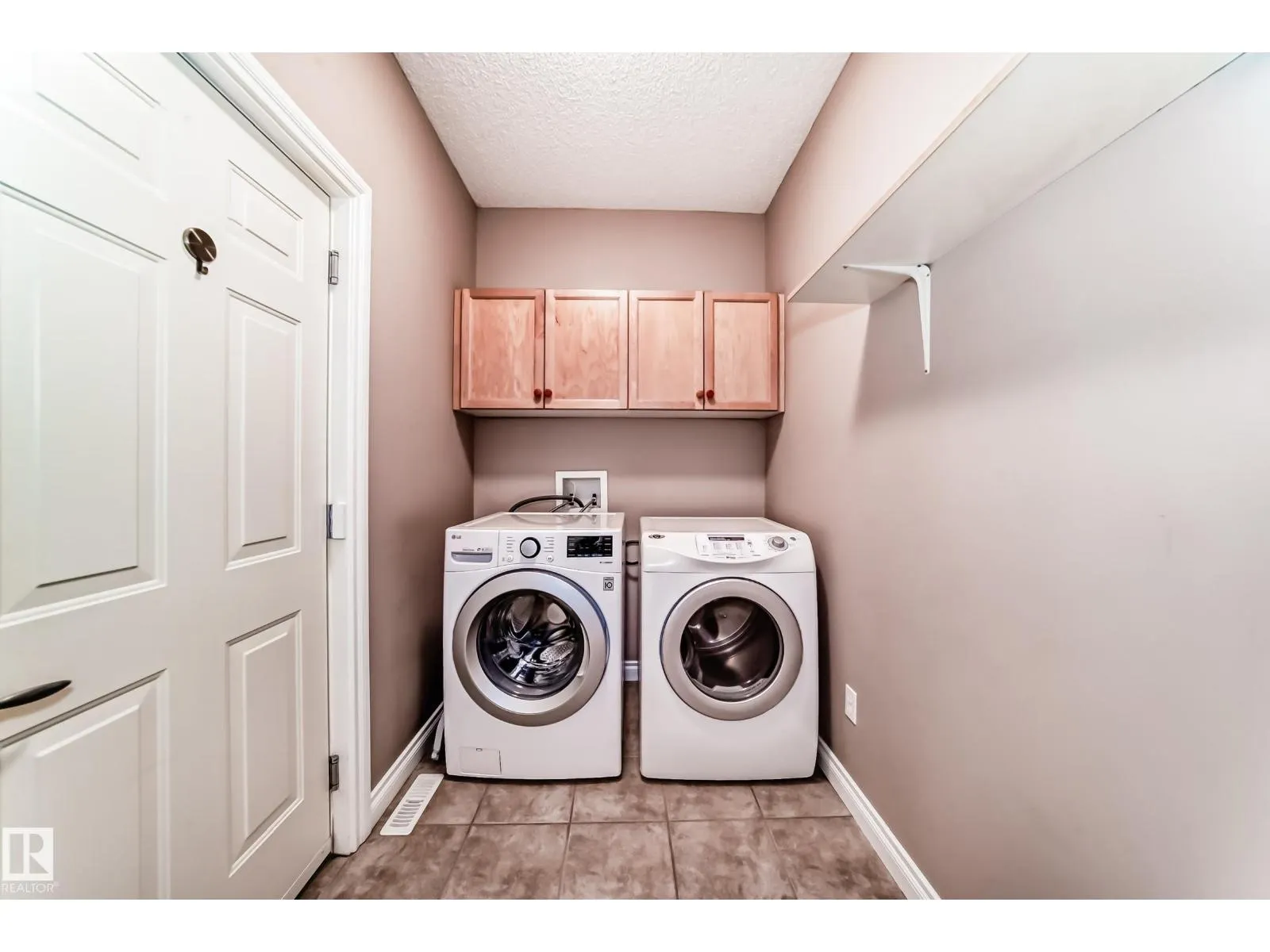 1 LONGVIEW CR