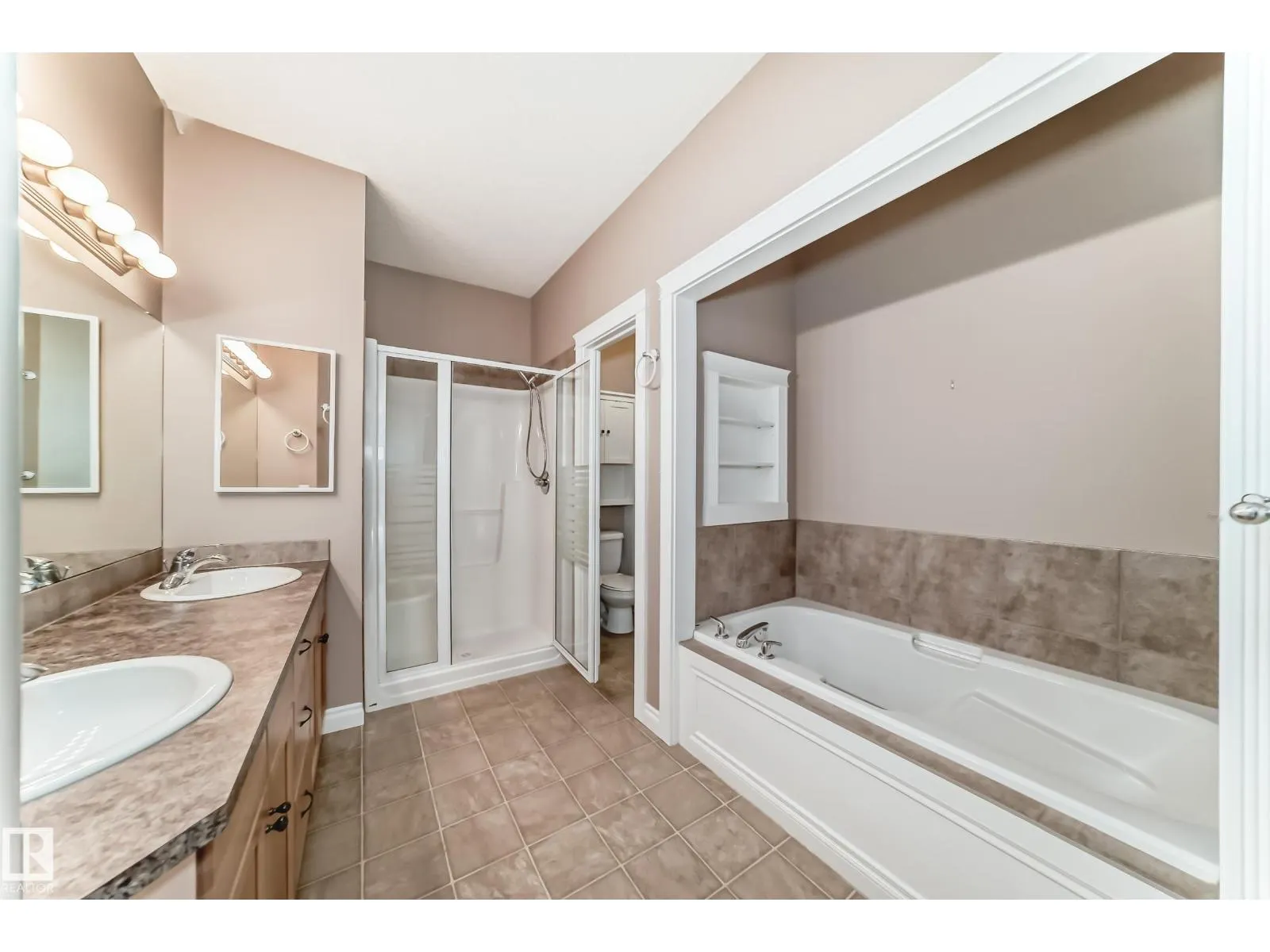 1 LONGVIEW CR