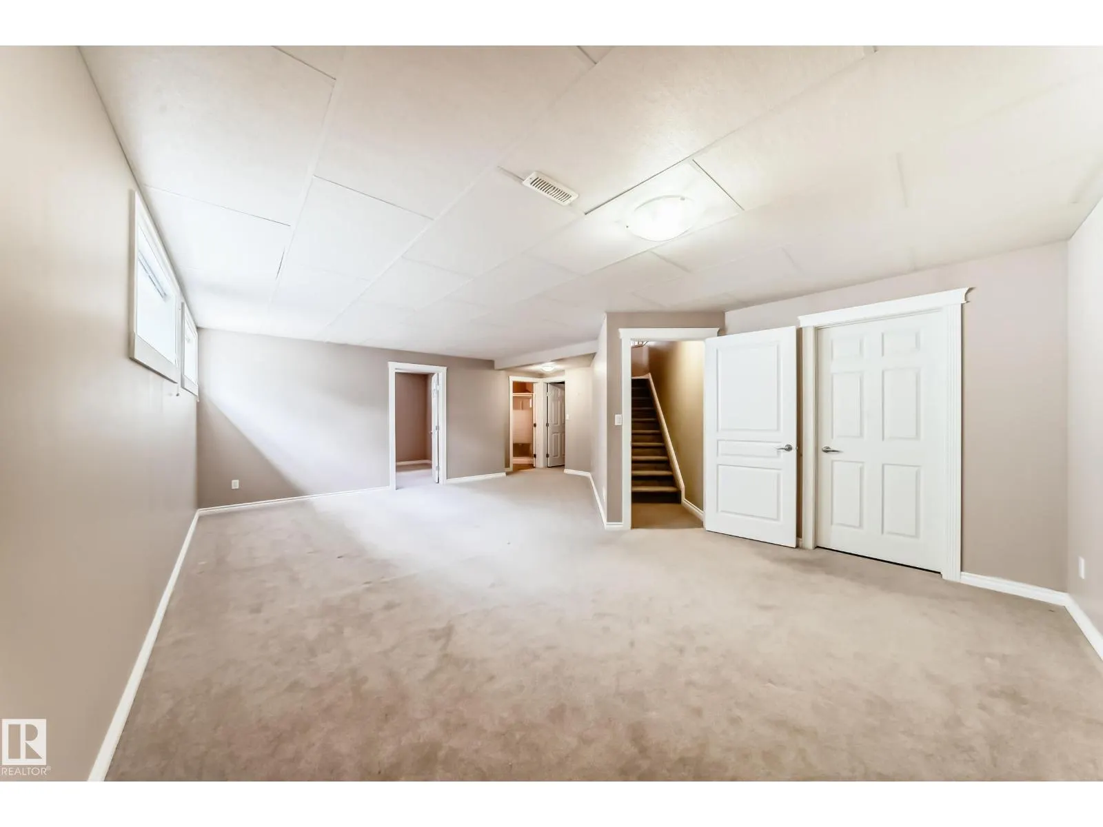 1 LONGVIEW CR