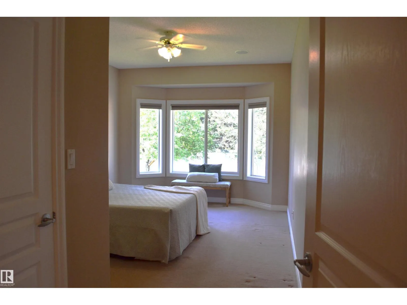 1 LONGVIEW CR