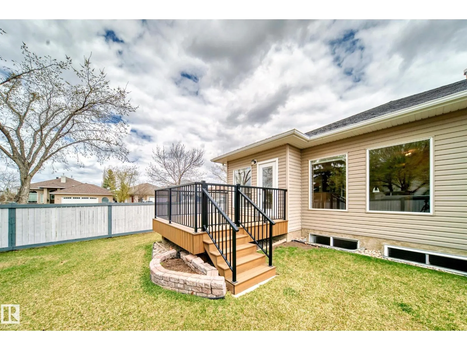 1 LONGVIEW CR